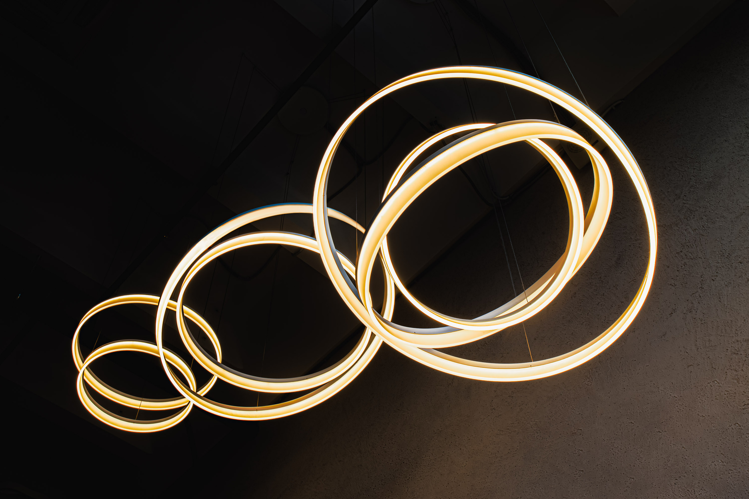 Магазин люстр и светильников испанского бренда. Видеограф Добромыслов