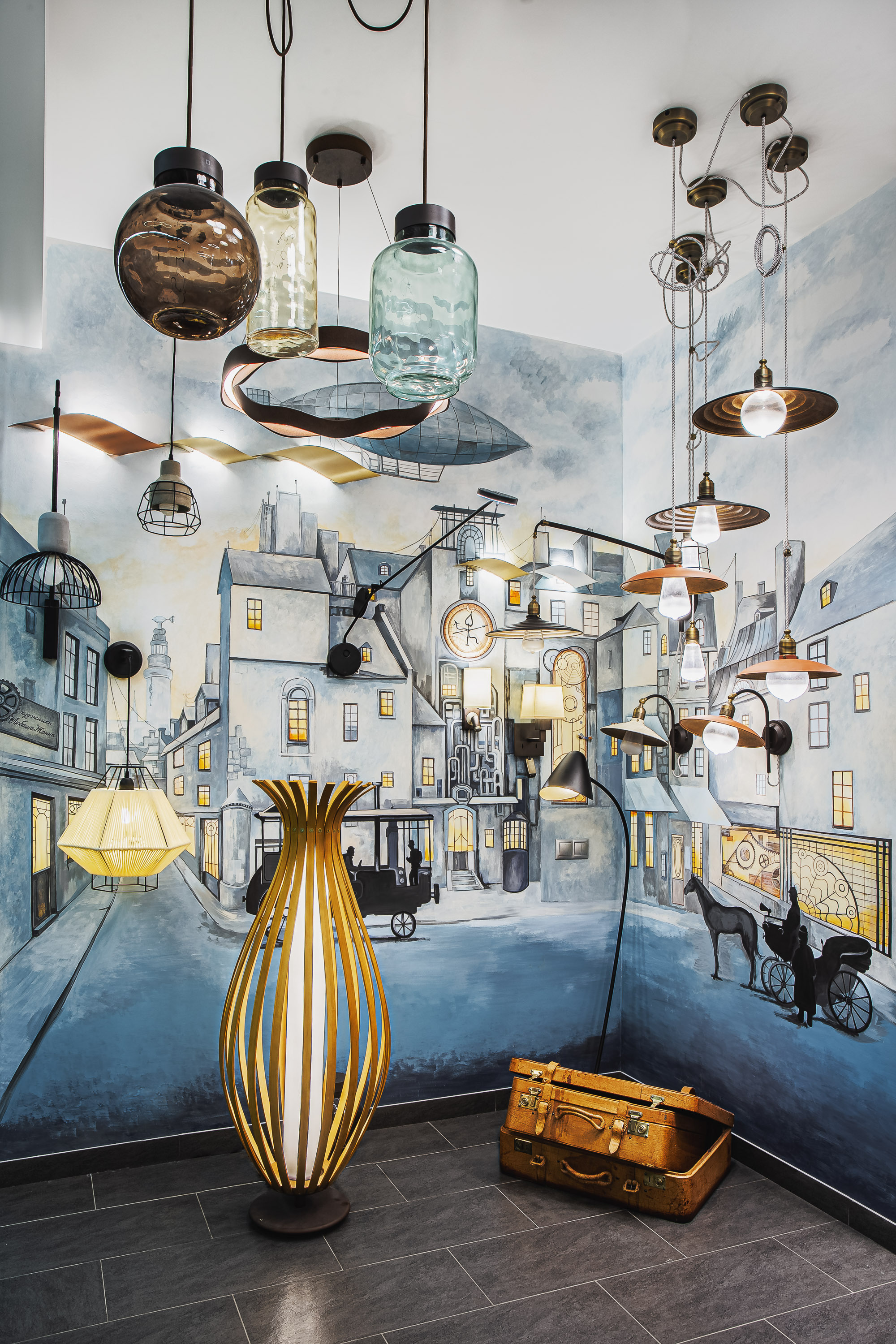 Магазин люстр и светильников испанского бренда. Видеограф Добромыслов