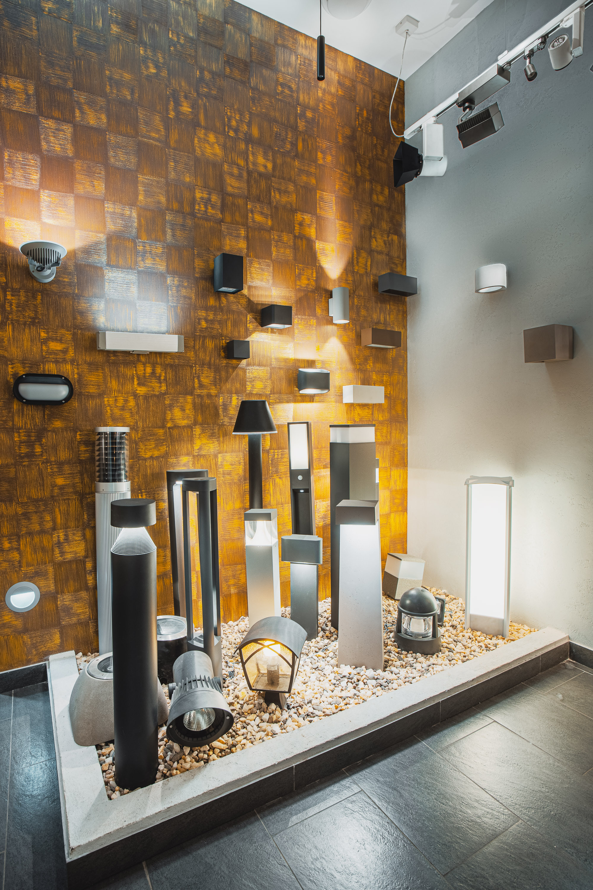 Магазин люстр и светильников испанского бренда. Видеограф Добромыслов