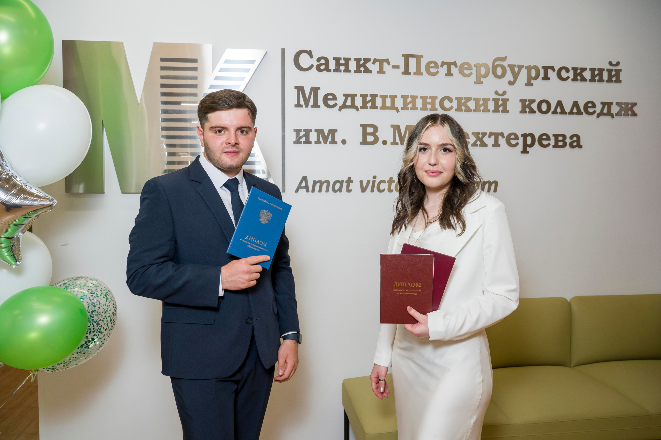 Выпускной в медколледже. Фотограф в Санкт-Петербурге. Репортажная и все съёмки для бизнеса