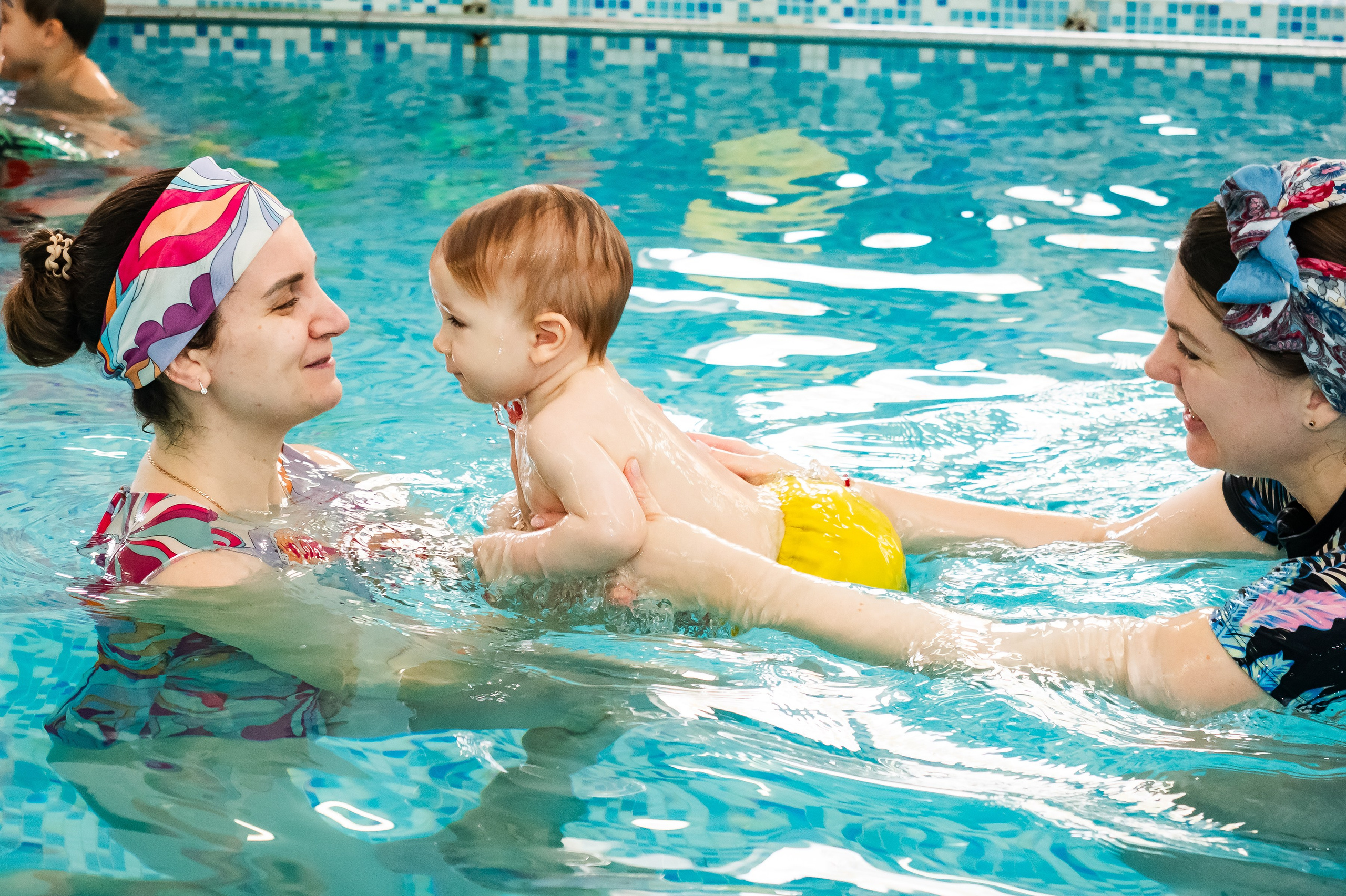 Грудничковое плавание. Репортажный, семейный и детский фотограф в Пензе и Заречном Арина Ермилова. Картины барельеф на заказ