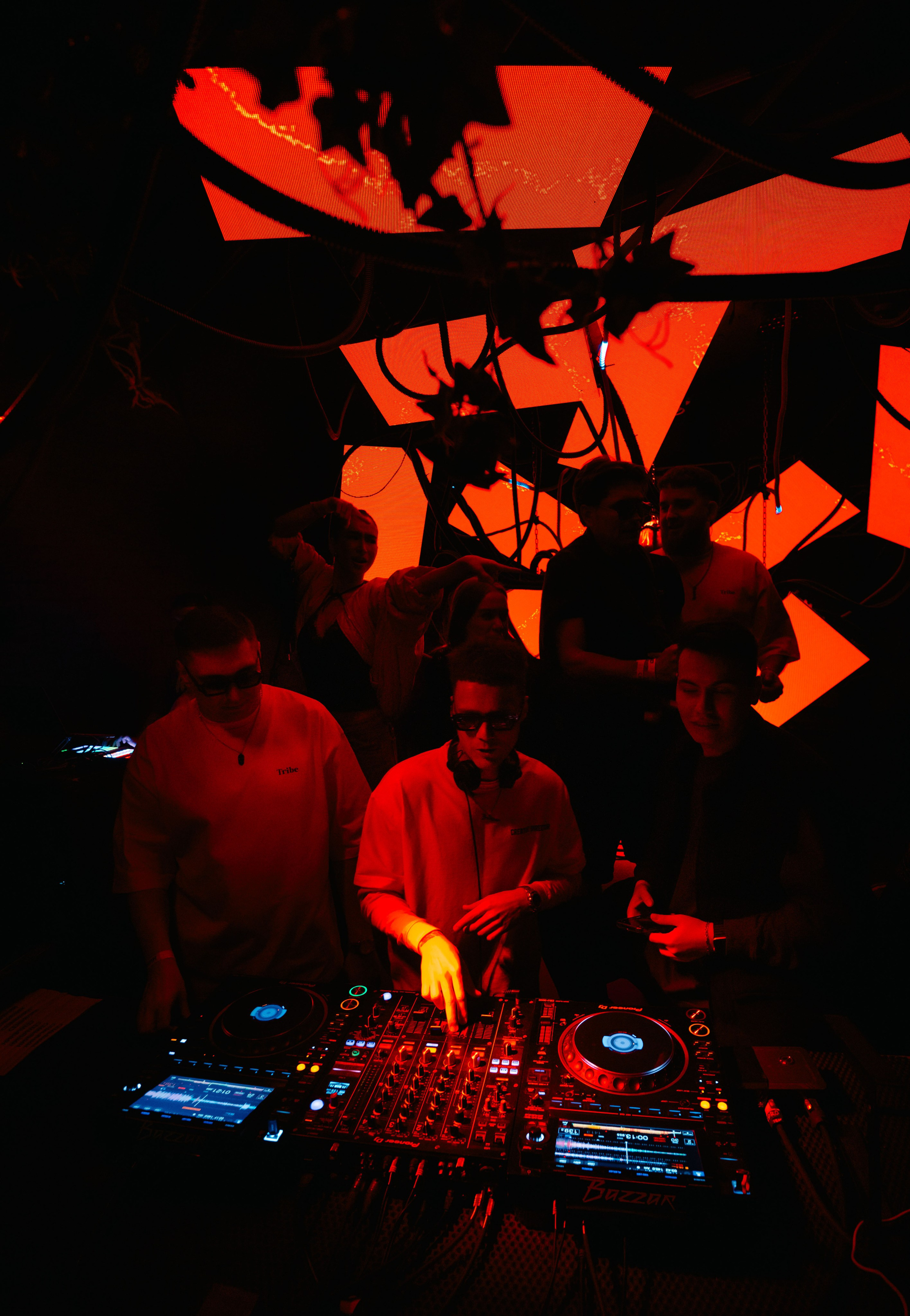 «Семья» х NIMAN / 2025. Саша Копылов, фотограф в Казани