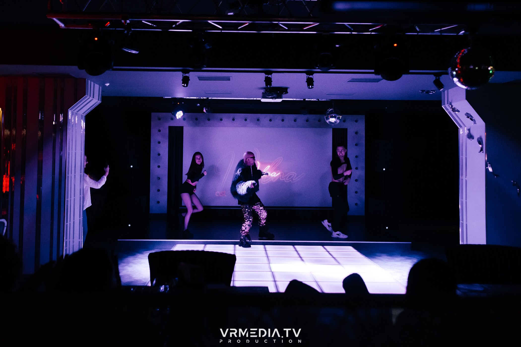 ЗИМА ХОЛОДА в караоке-баре «Volna»