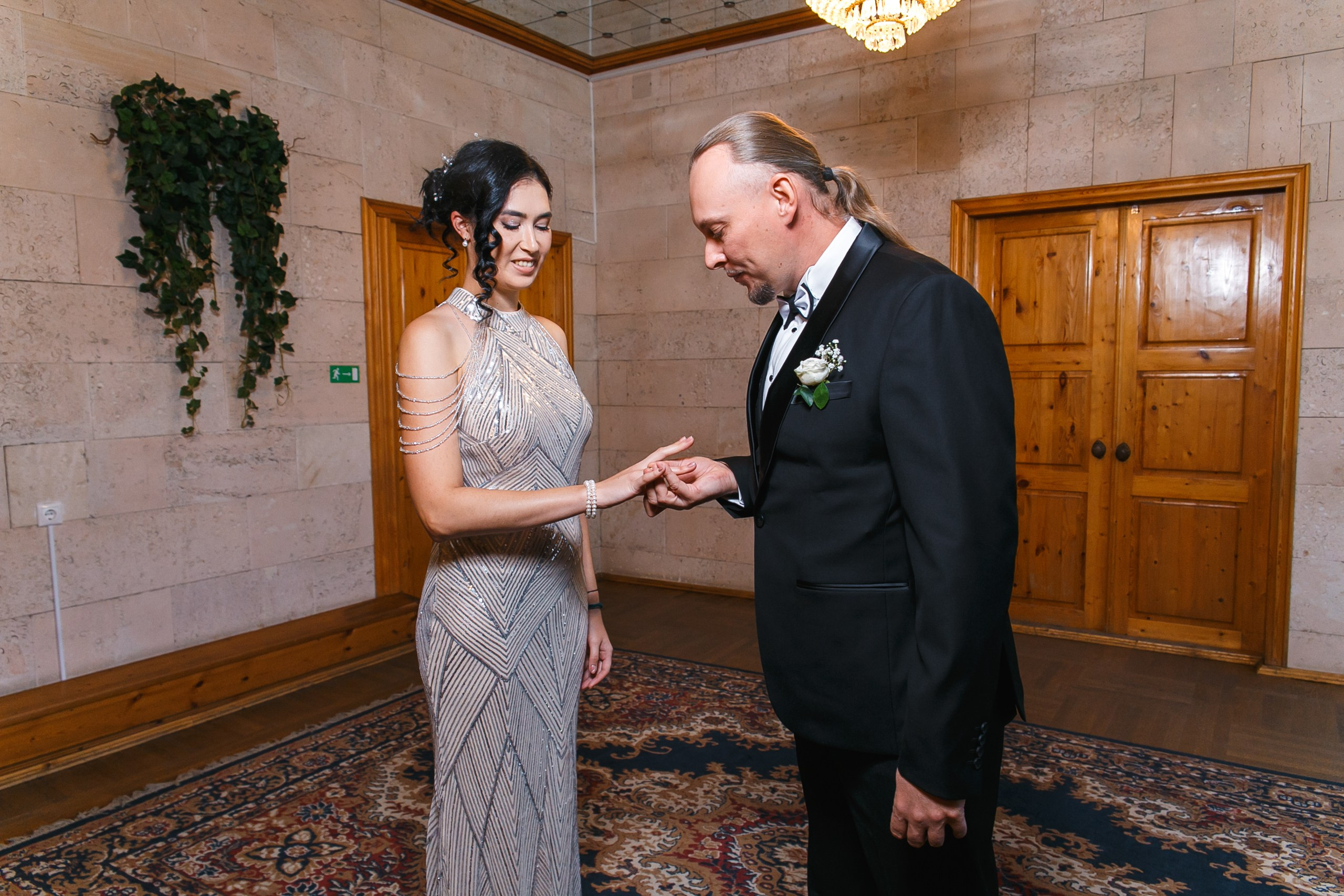 Ксения и Александр: поженились и погуляли в парке санатория Горная поляна. Событийный фотограф Максим Бескоровайновнов