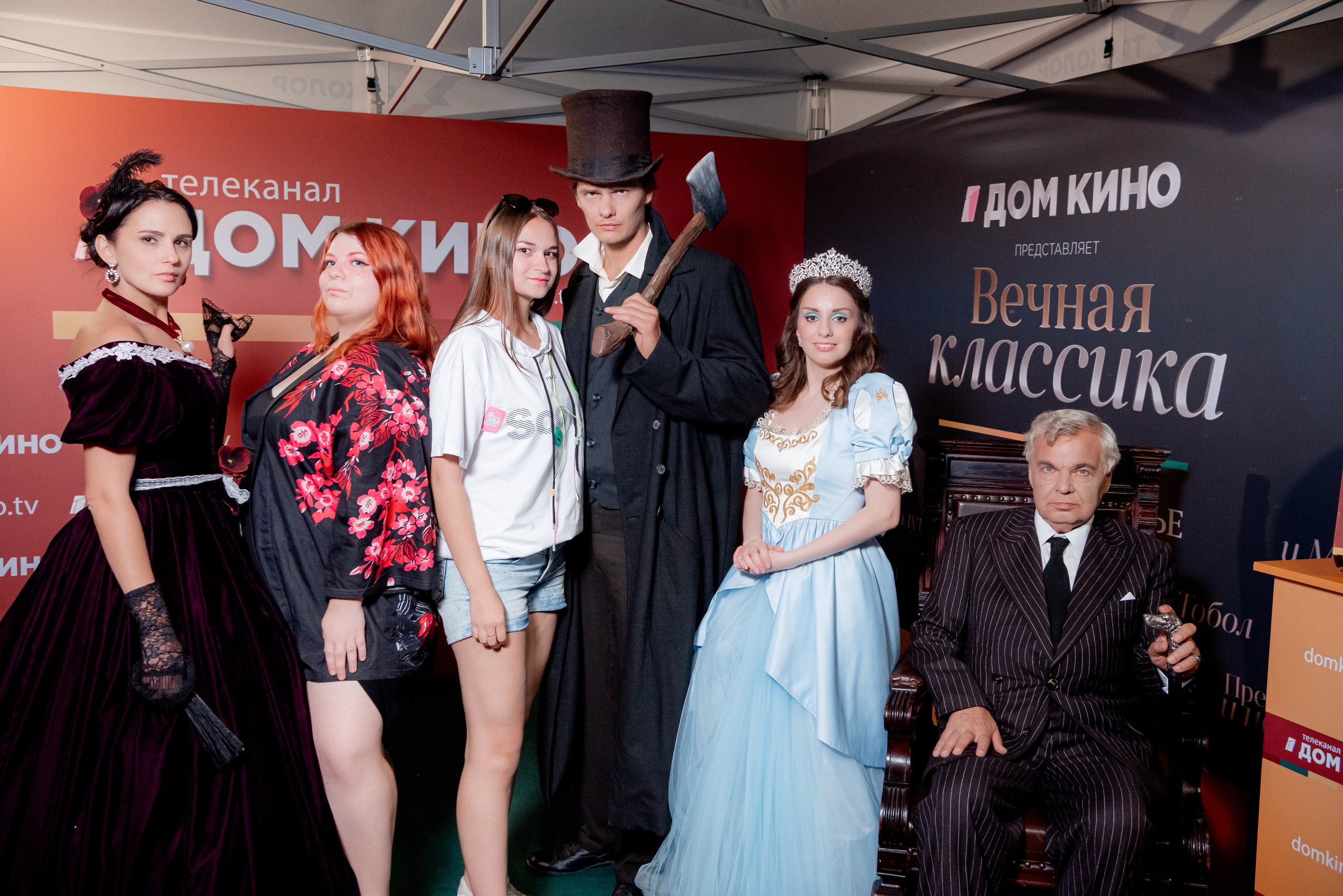 Портретные фото с артистами в палатке Триколор Дом Кинов на день города Волгоград. Фотограф в Волгограде и Волжском Александр Горбань