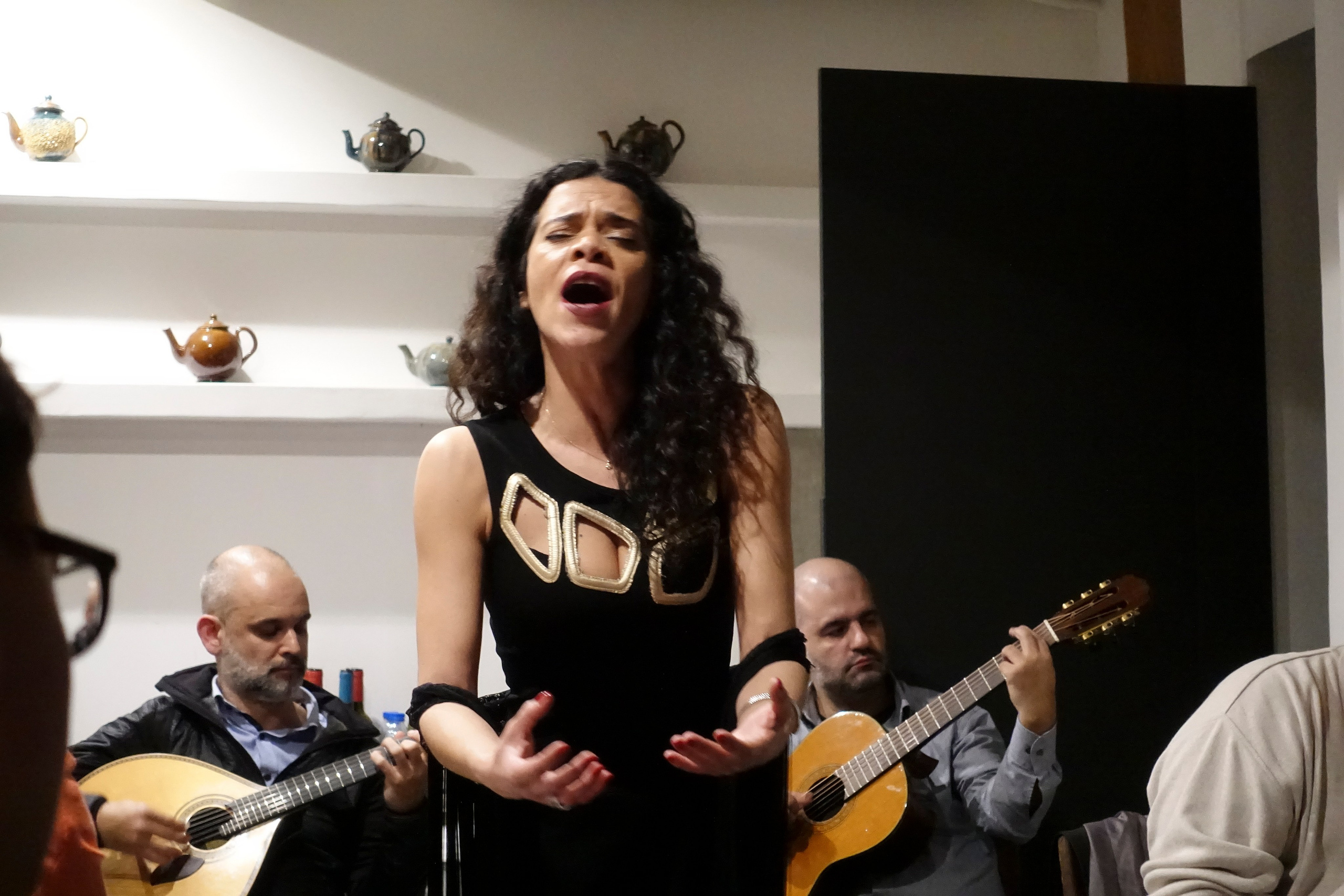 УЛИЦЫ. ПОБУДЬ ЗДЕСЬ И ЦЕЛЕЕ БУДЕТ ЭТОТ МИР