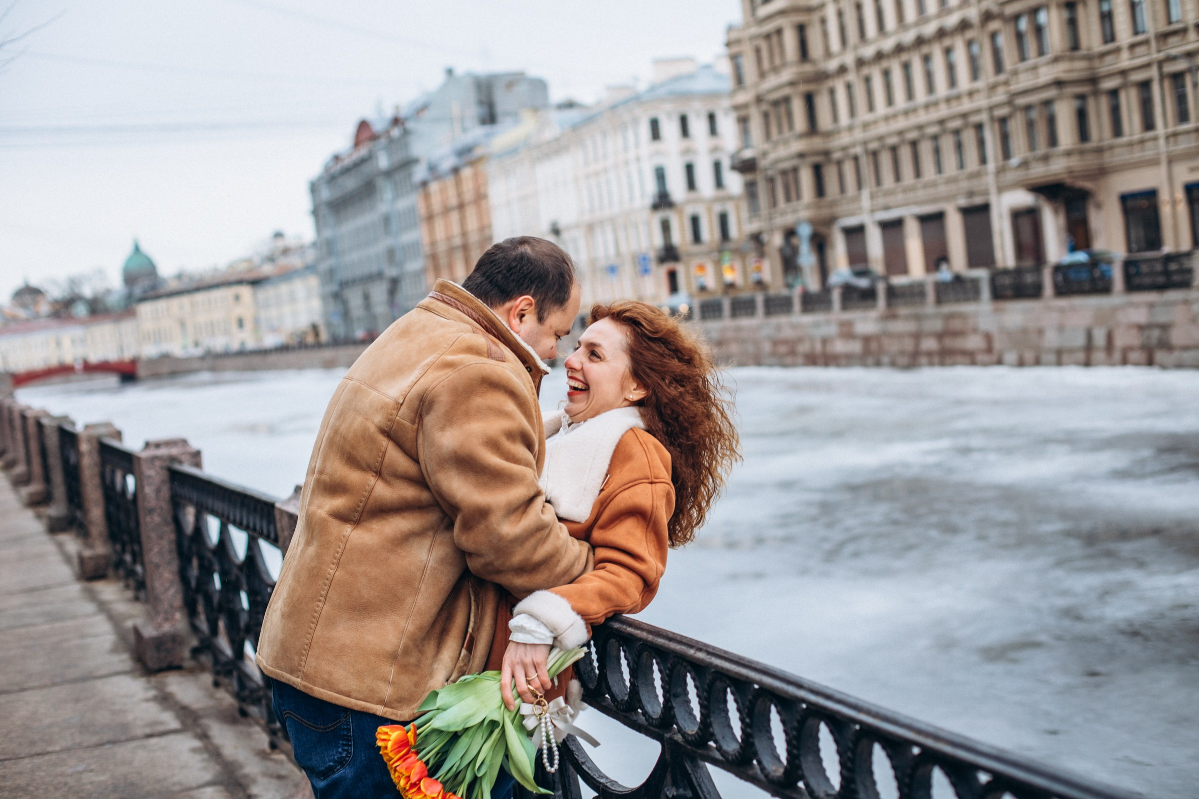 Александр и Юлия в марте. Фотопрогулка в Петербурге. Индивидуальный и семейный фотограф в Санкт-Петербурге