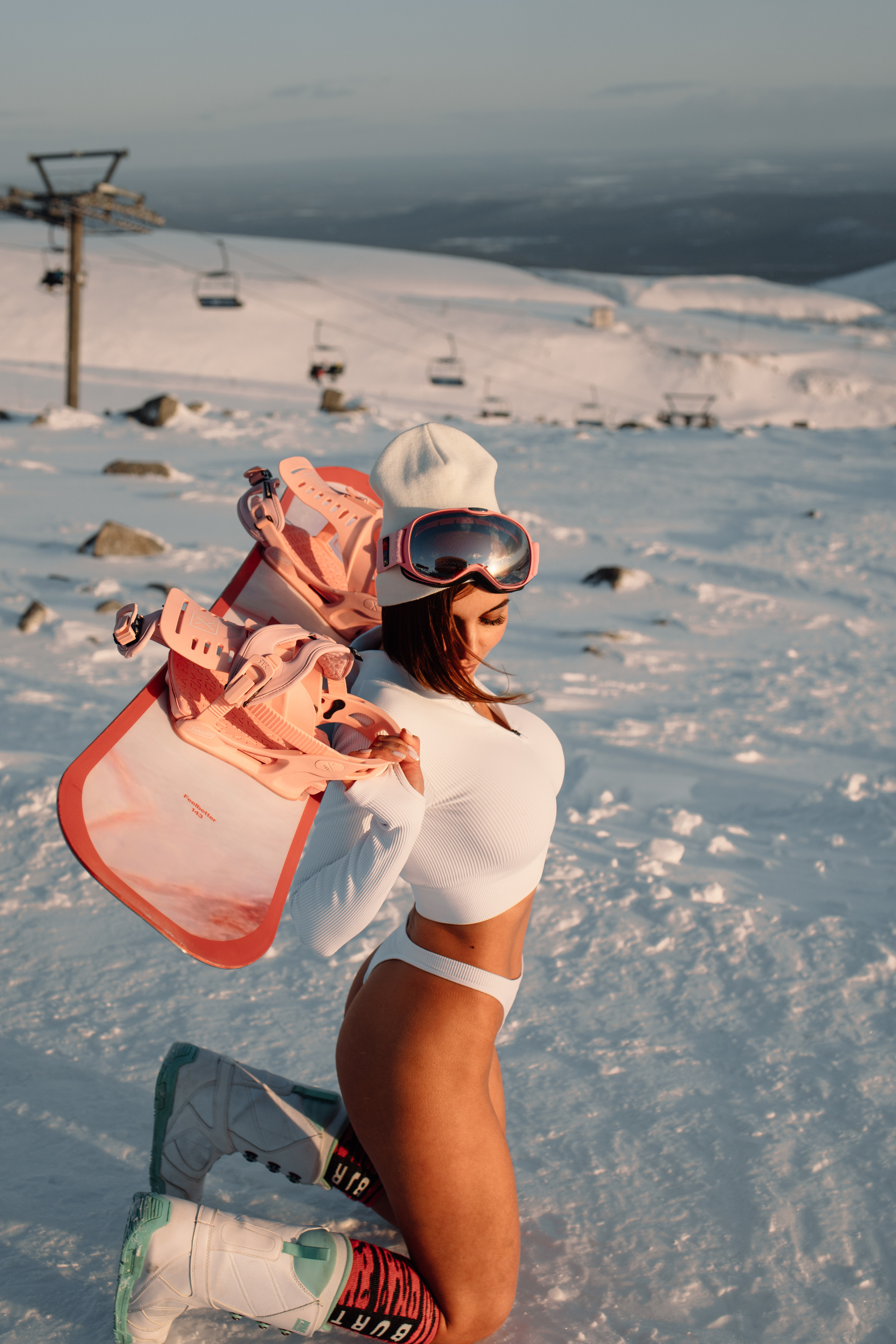 горы, горы Хибины , Хибины ,  бигвуд , биг вуд , сноуборд , горные лыжи ,  сноубординг , Кировск , BigWood , зимний спорт , зимний курорт , горнолыжные фотографии , фото гор , спортивные фото , фото зимние виды спорта , Khibiny , гостиница Северная , санаторий Тирвас , фото Кировск , фотограф Кировск , спортивный фотограф , спортивный фотограф Кировск , Хибины бикини , сноубордистка , девушка с бордом , девушка в бикини с бордом , девушка в бикине на горе , спортивная девушка со сноубордом , девушка со сноубордом , красивый сноуборд , фотосессия девушки в горах , фотосессия в горах , фотосессия в хибинах , бикини , спортивная одежда , одежда для сноубординга , одежда для сноубордистки , сноубордистка в трусах , сноубордистка в бикини , 