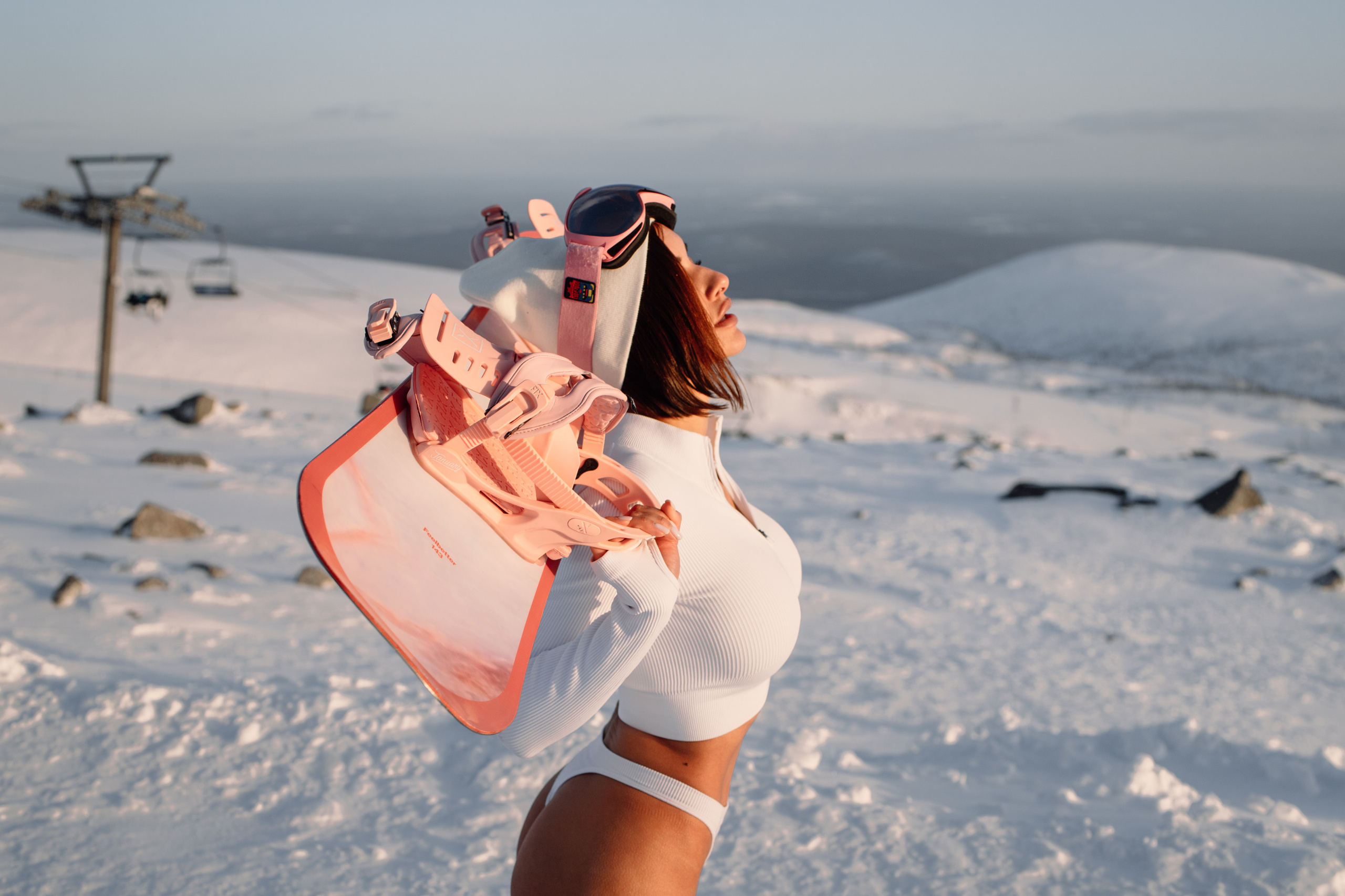 горы, горы Хибины , Хибины ,  бигвуд , биг вуд , сноуборд , горные лыжи ,  сноубординг , Кировск , BigWood , зимний спорт , зимний курорт , горнолыжные фотографии , фото гор , спортивные фото , фото зимние виды спорта , Khibiny , гостиница Северная , санаторий Тирвас , фото Кировск , фотограф Кировск , спортивный фотограф , спортивный фотограф Кировск , Хибины бикини , сноубордистка , девушка с бордом , девушка в бикини с бордом , девушка в бикине на горе , спортивная девушка со сноубордом , девушка со сноубордом , красивый сноуборд , фотосессия девушки в горах , фотосессия в горах , фотосессия в хибинах , бикини , спортивная одежда , одежда для сноубординга , одежда для сноубордистки , сноубордистка в трусах , сноубордистка в бикини , 