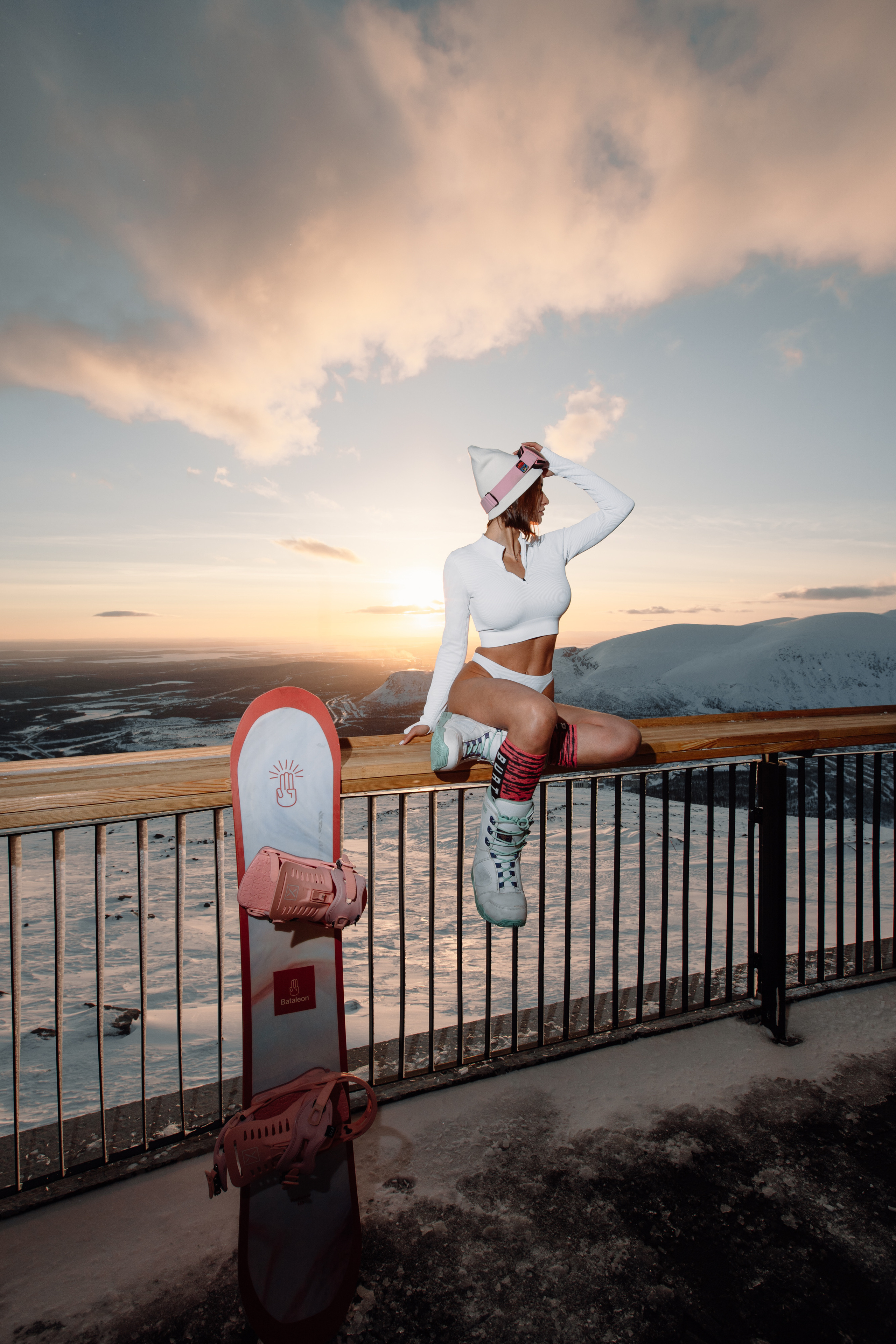 горы, горы Хибины , Хибины ,  бигвуд , биг вуд , сноуборд , горные лыжи ,  сноубординг , Кировск , BigWood , зимний спорт , зимний курорт , горнолыжные фотографии , фото гор , спортивные фото , фото зимние виды спорта , Khibiny , гостиница Северная , санаторий Тирвас , фото Кировск , фотограф Кировск , спортивный фотограф , спортивный фотограф Кировск , Хибины бикини , сноубордистка , девушка с бордом , девушка в бикини с бордом , девушка в бикине на горе , спортивная девушка со сноубордом , девушка со сноубордом , красивый сноуборд , фотосессия девушки в горах , фотосессия в горах , фотосессия в хибинах , бикини , спортивная одежда , одежда для сноубординга , одежда для сноубордистки , сноубордистка в трусах , сноубордистка в бикини , 