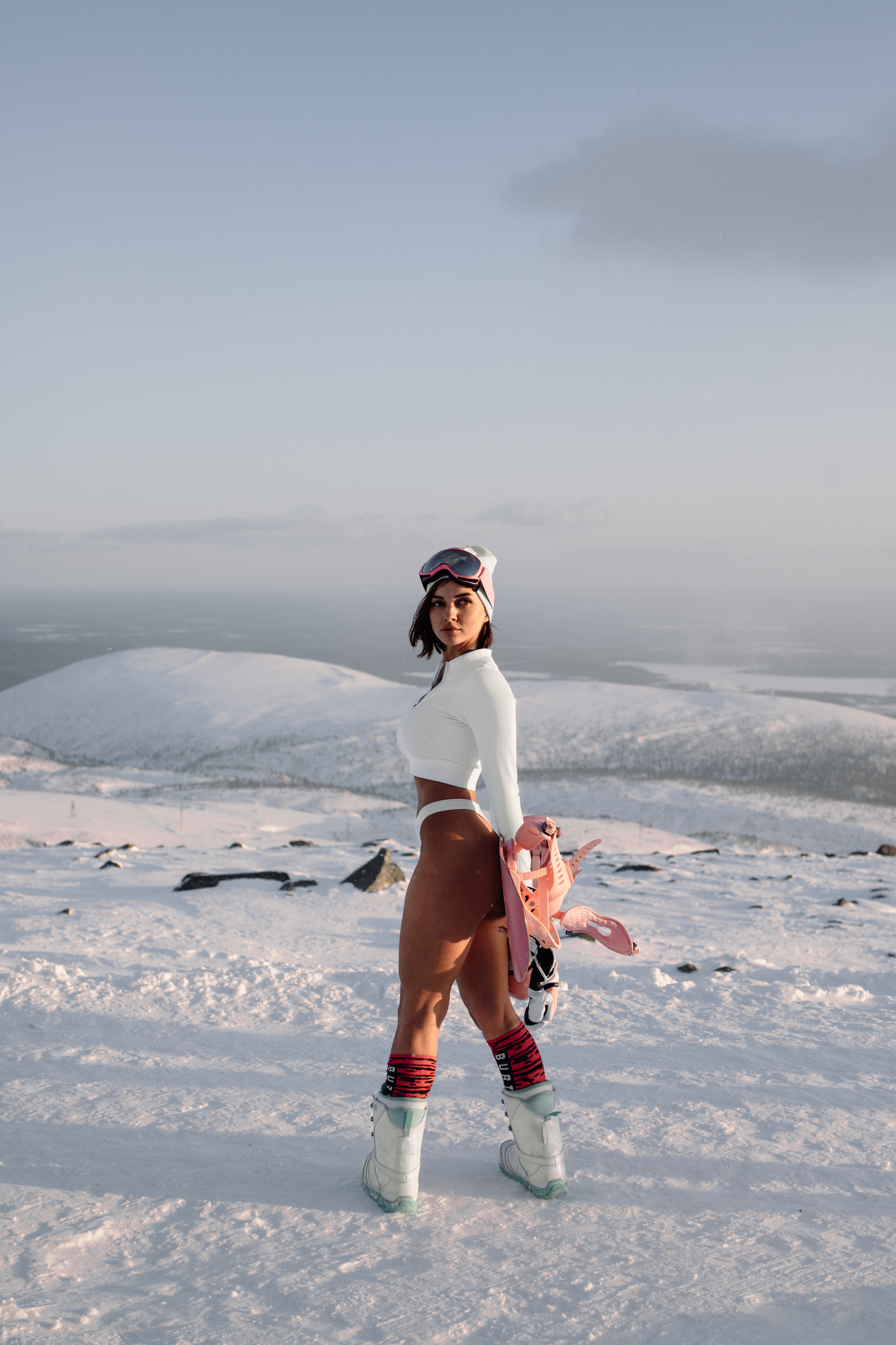 горы, горы Хибины , Хибины ,  бигвуд , биг вуд , сноуборд , горные лыжи ,  сноубординг , Кировск , BigWood , зимний спорт , зимний курорт , горнолыжные фотографии , фото гор , спортивные фото , фото зимние виды спорта , Khibiny , гостиница Северная , санаторий Тирвас , фото Кировск , фотограф Кировск , спортивный фотограф , спортивный фотограф Кировск , Хибины бикини , сноубордистка , девушка с бордом , девушка в бикини с бордом , девушка в бикине на горе , спортивная девушка со сноубордом , девушка со сноубордом , красивый сноуборд , фотосессия девушки в горах , фотосессия в горах , фотосессия в хибинах , бикини , спортивная одежда , одежда для сноубординга , одежда для сноубордистки , сноубордистка в трусах , сноубордистка в бикини , 