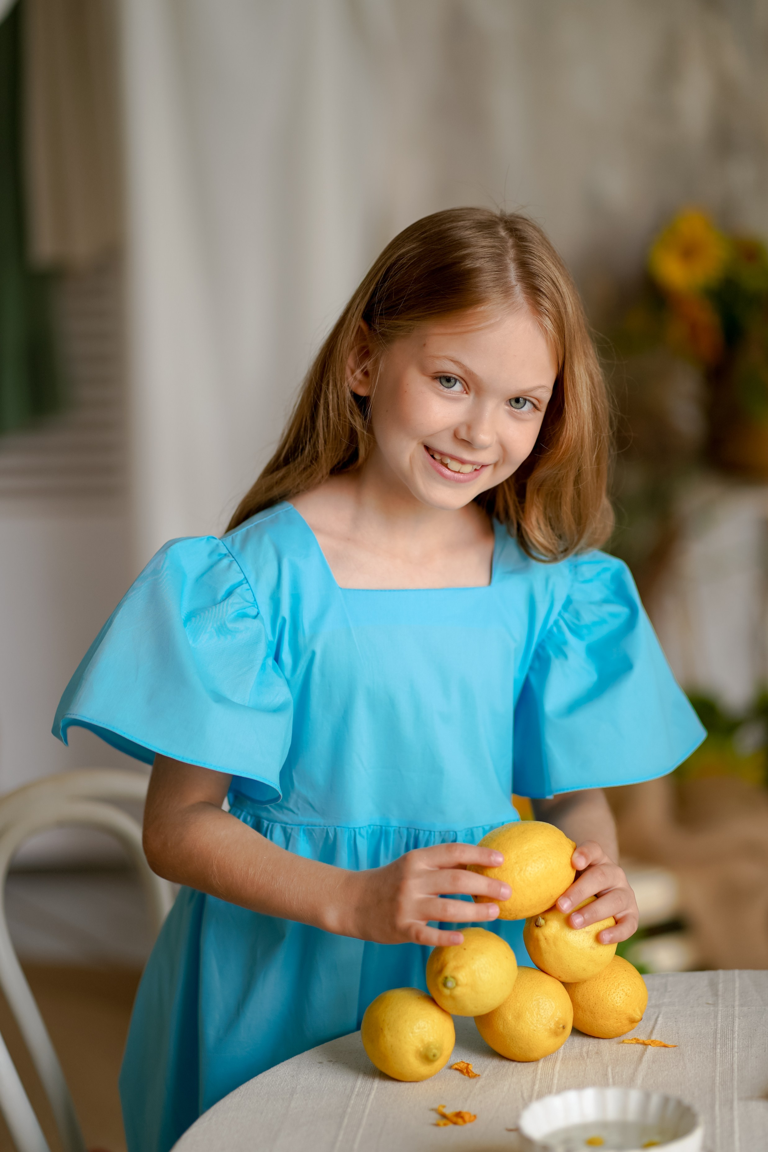 Кира с подсолнухами. Фотограф Татьяна Митрофанова