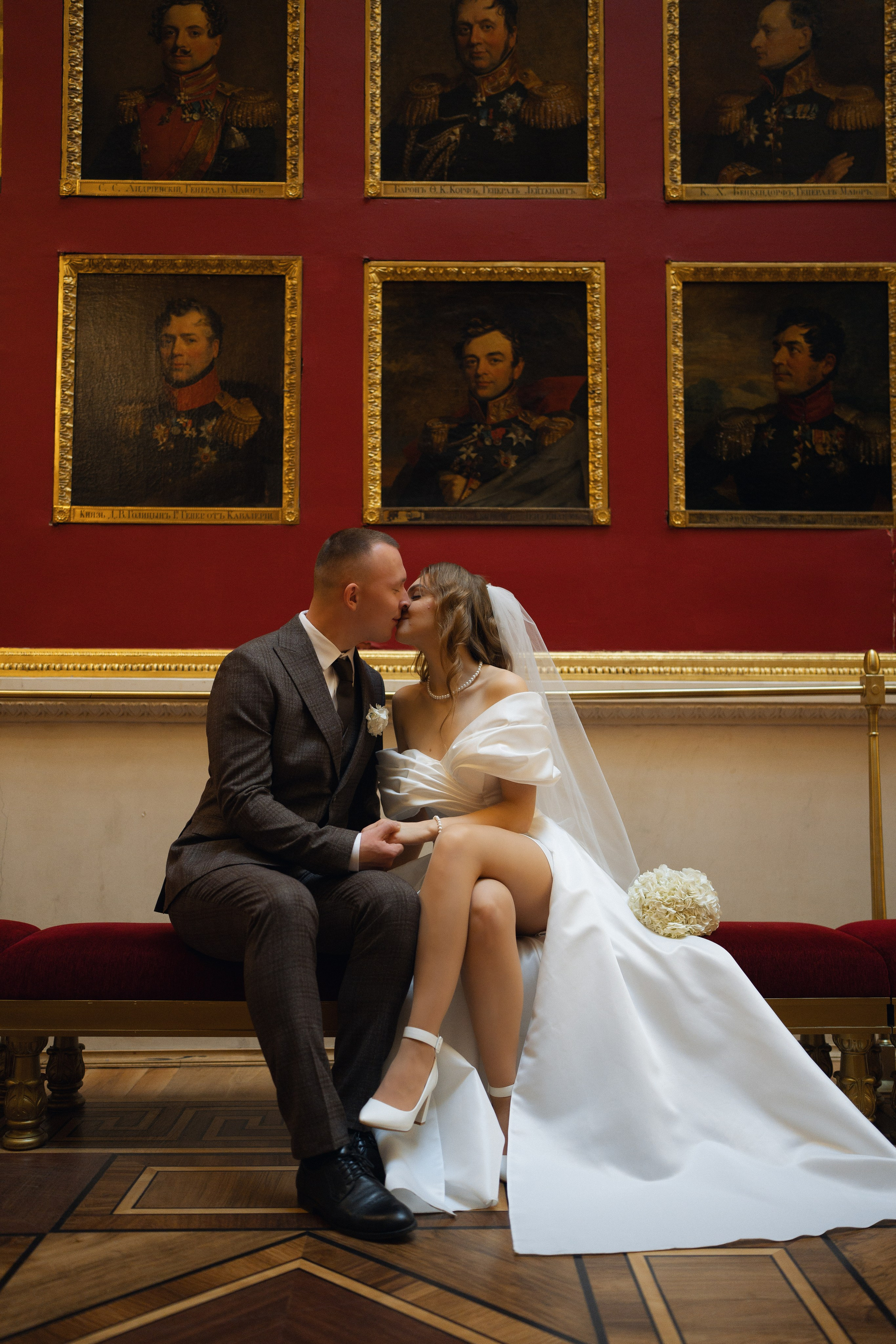 Дмитрий и Кира (Эрмитаж). Свадебный фотограф в Санкт-Петербурге