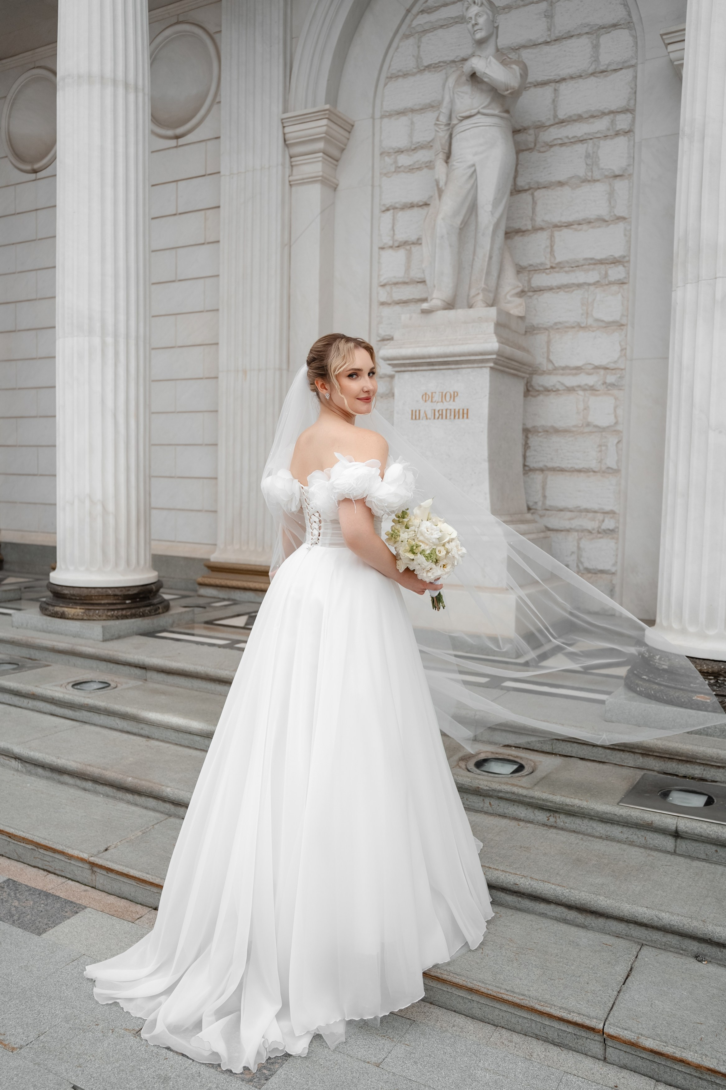 Памятник Ф. И. Шаляпину (Ленина, 14). Свадебный фотограф в Уфе Лилия Сова