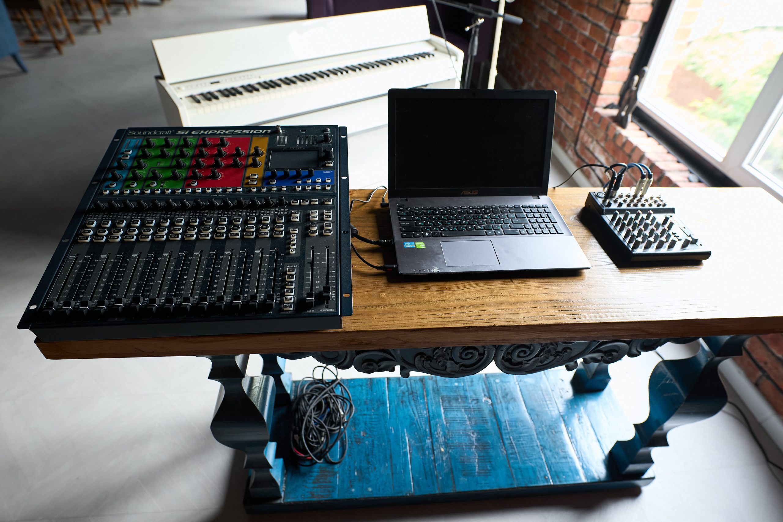 Интерьерная съемка здания продюсерского центра «Бикбау». Фотограф Олег Сотник