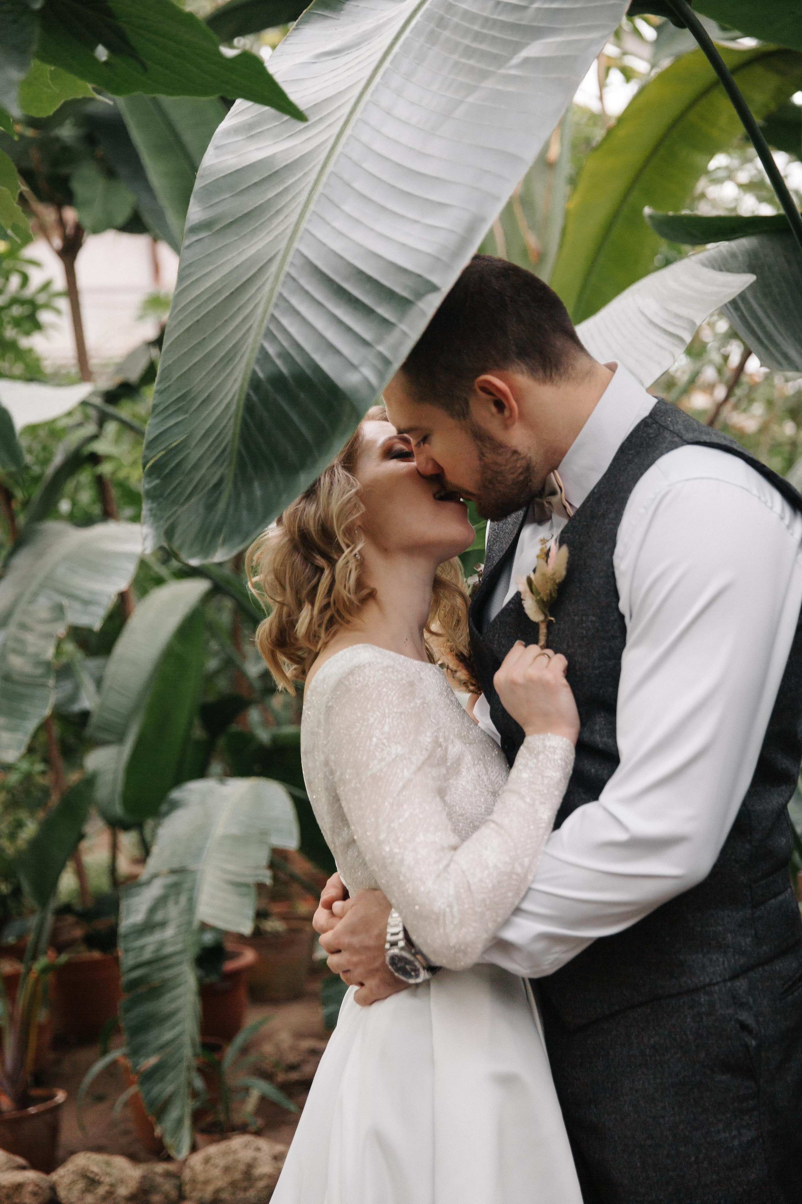 ЯНВАРЬ | Дворец № 1, Ботанический сад, Витебский вокзал. Свадебный фотограф в Санкт-Петербурге Полина Корзухина