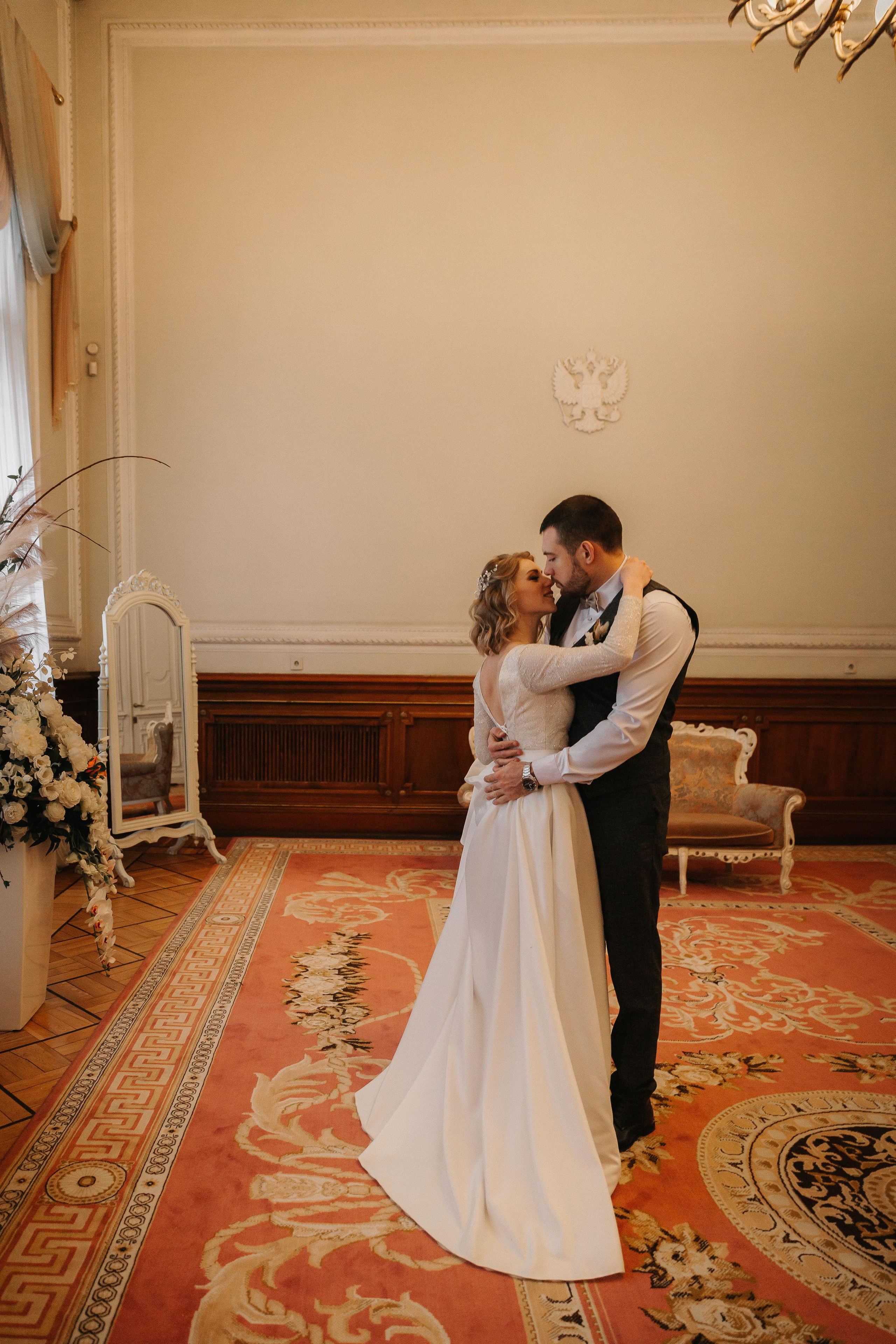 ЯНВАРЬ | Дворец № 1, Ботанический сад, Витебский вокзал. Свадебный фотограф в Санкт-Петербурге Полина Корзухина