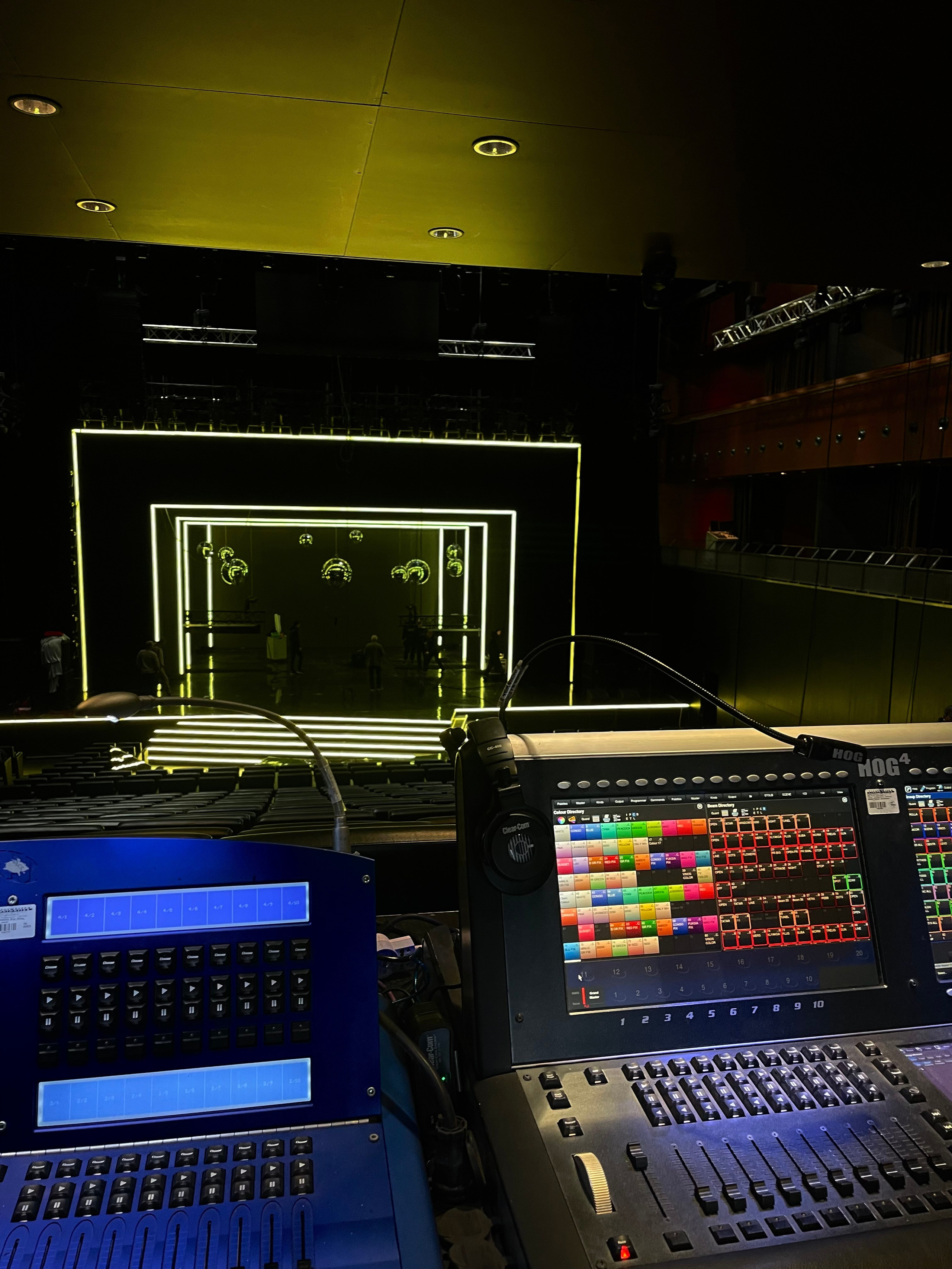 BACKSTAGE GALLERY. «MAK FLAME»