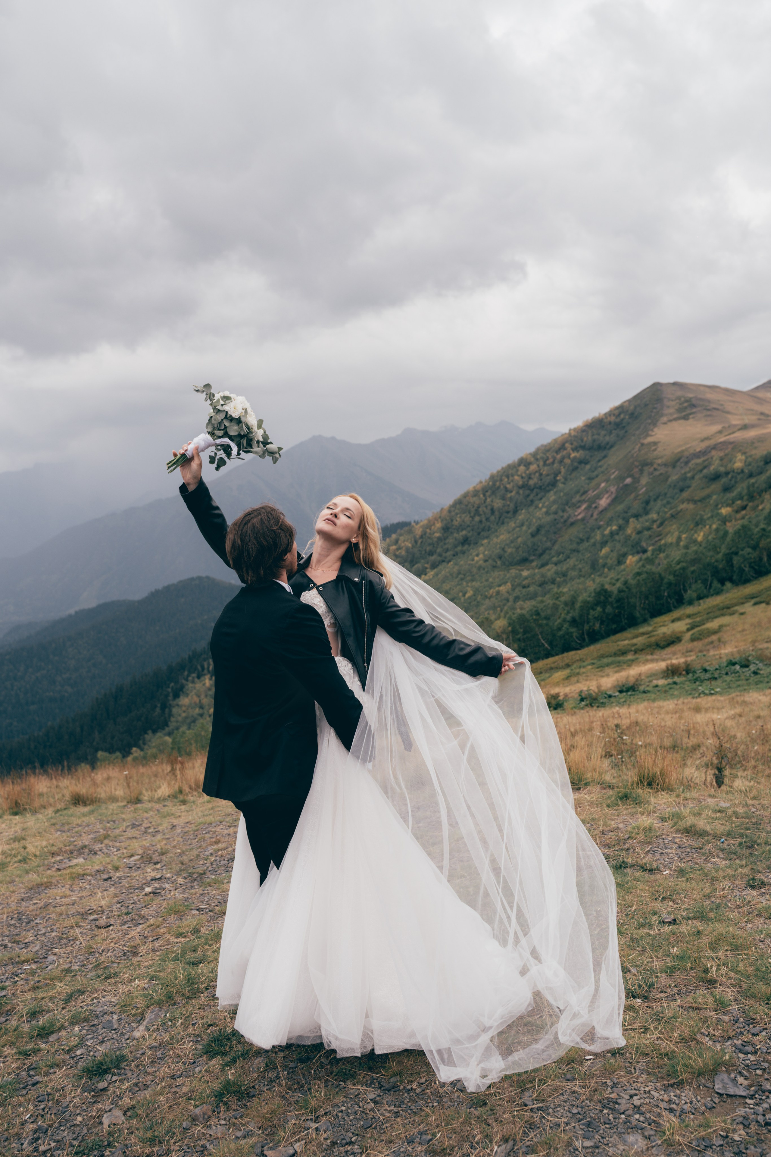 Индивидуальная фотосессия в горах Фотограф КМВ Пятигорск, Железноводск, Ессентуки, Кисловодск Архыз Домбай Горы. Фотограф КМВ|ГОРЫ Пятигорск Железноводск Ессентуки Кисловодск Домбай Архыз Эльбрус