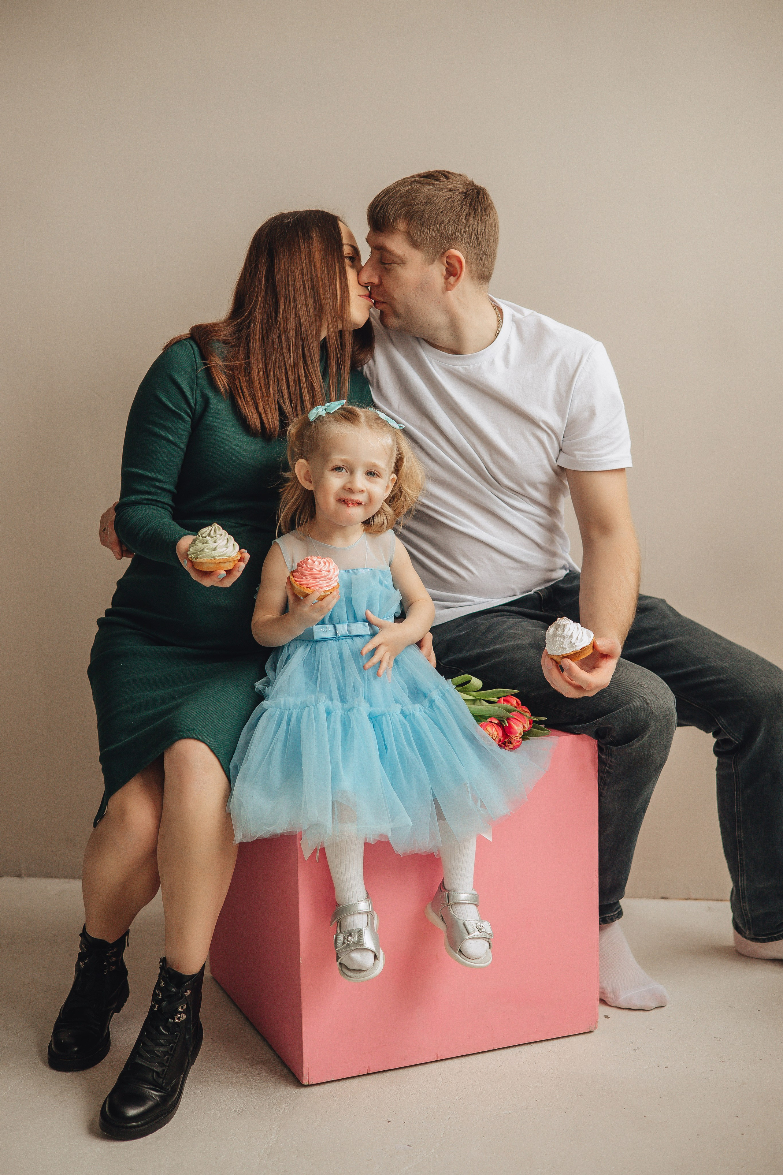 Вика ждет сестренку. Свадебный и семейный фотограф Пушкин Царское Село СПБ Питер Санкт-Петербург и Рязань Ольга Козлова