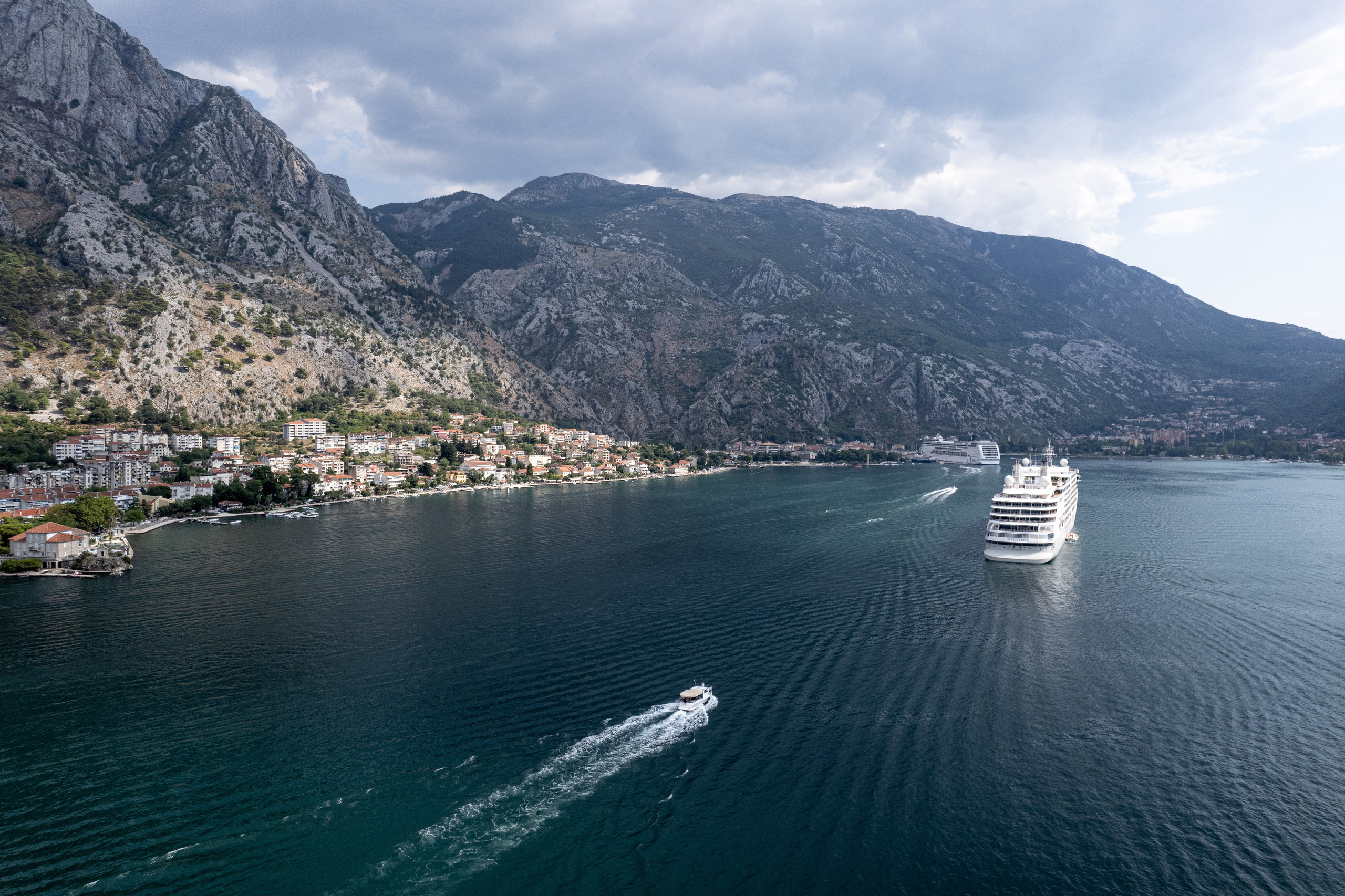 Viktor-Daniela. Elopement Wedding Photographer