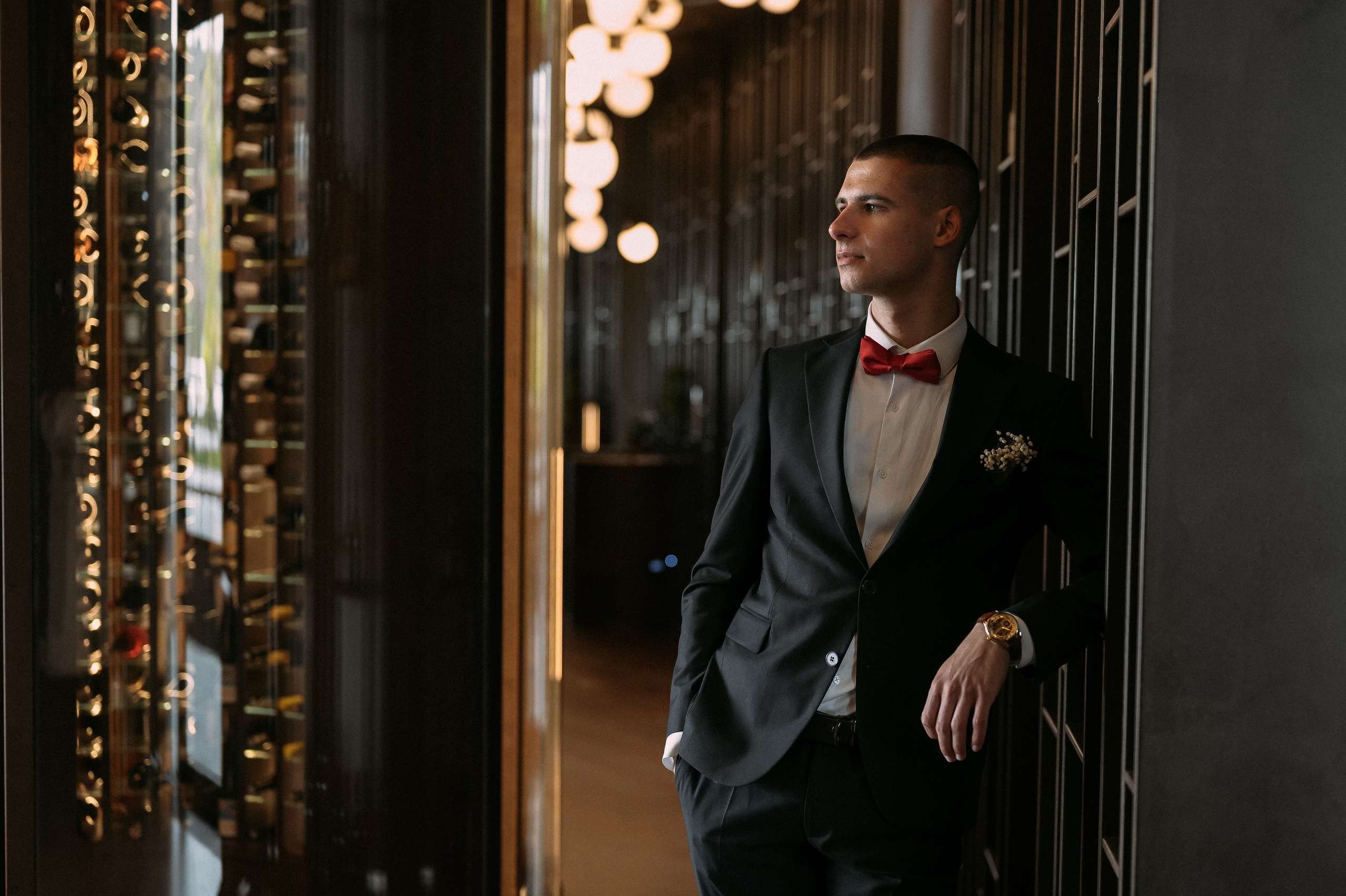 Свадебное утро и прогулка красивой яркой пары. Свадебный и семейный фотограф в Симферополе Дарья Маркова