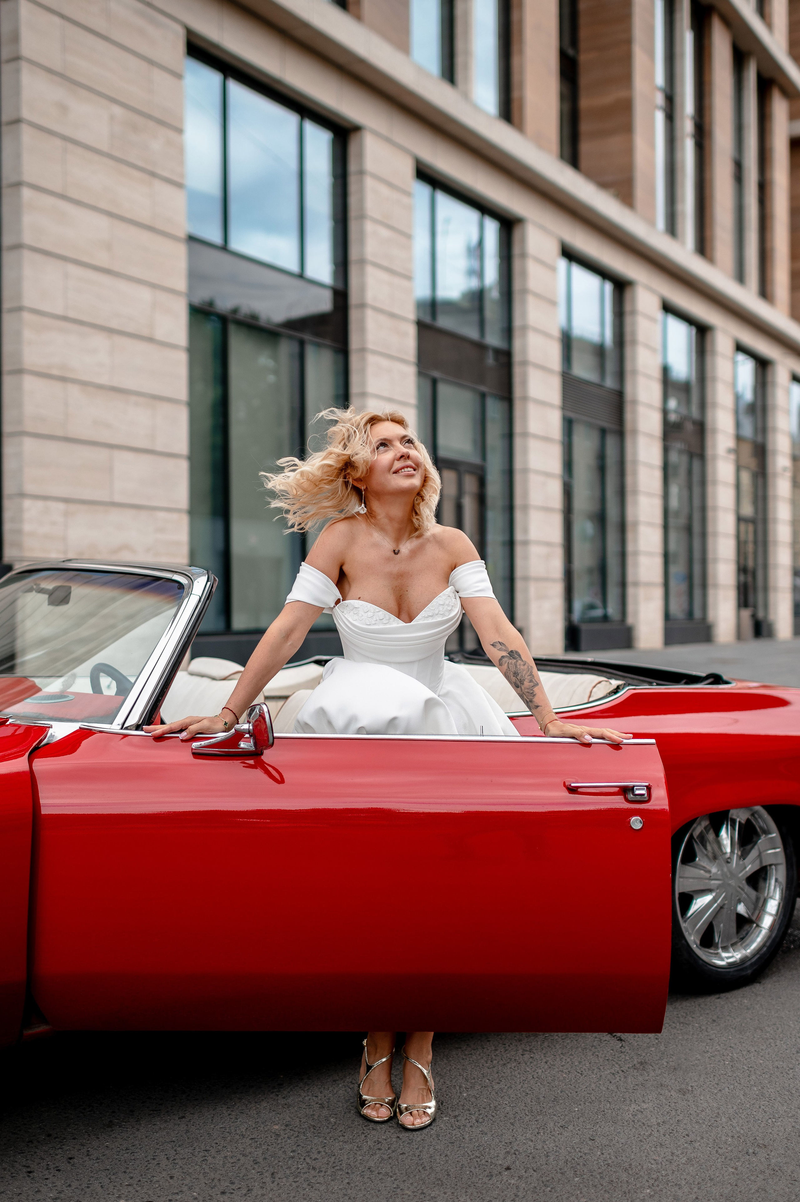 Юлия и Павел (сборы невесты, Невская ратуша, красный Buick, прогулка по рекам на катере). Портретный, семейный и свадебный фотограф в Санкт-Петербурге и в Пушкине Ширяев Денис