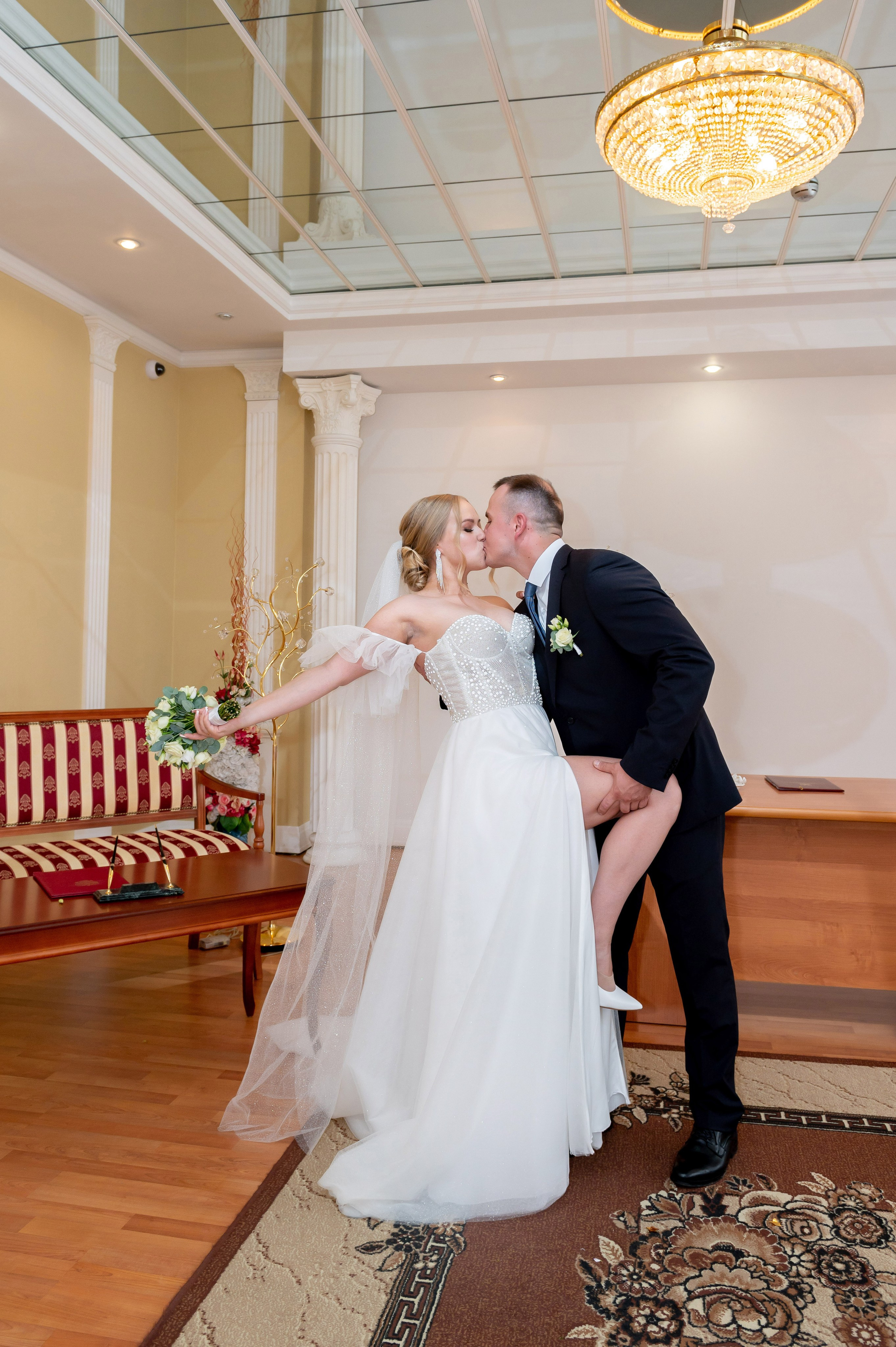 Ксения и Владислав (фотосессия в ЗАГСе и парке города Кингисеппа). Портретный, семейный и свадебный фотограф в Санкт-Петербурге и в Пушкине Ширяев Денис