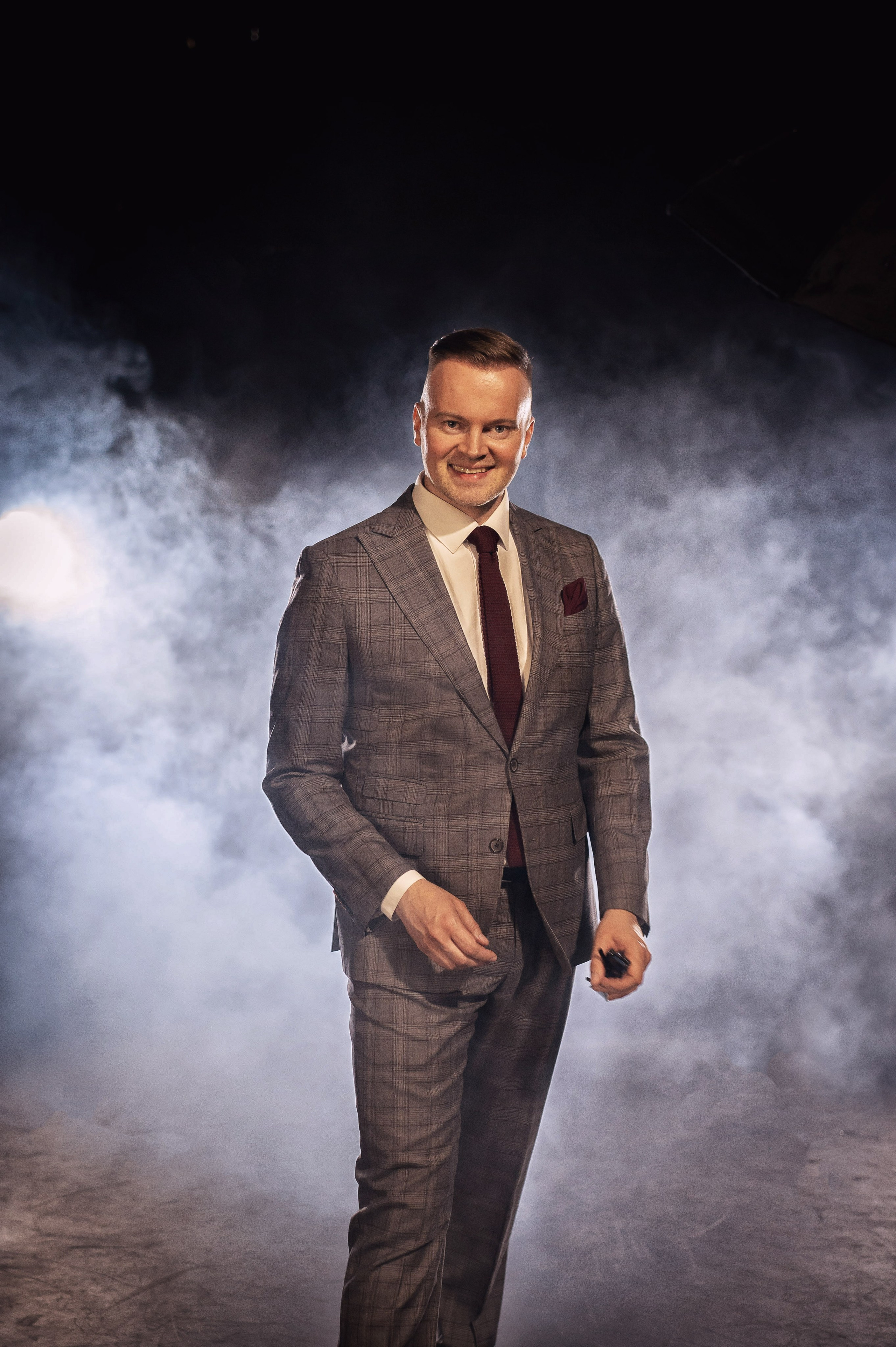 Ты можешь быть разным: деловой или взрывной. Портретный, семейный и свадебный фотограф в Санкт-Петербурге и в Пушкине Ширяев Денис