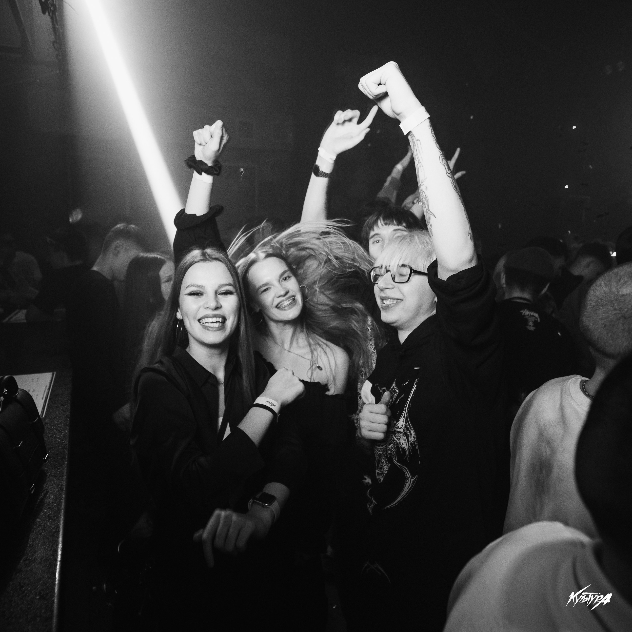 Толпа гостей на вечеринке, атмосфера ночного клуба — фотограф Петропавловск-Камчатский, Камчатка, Россия