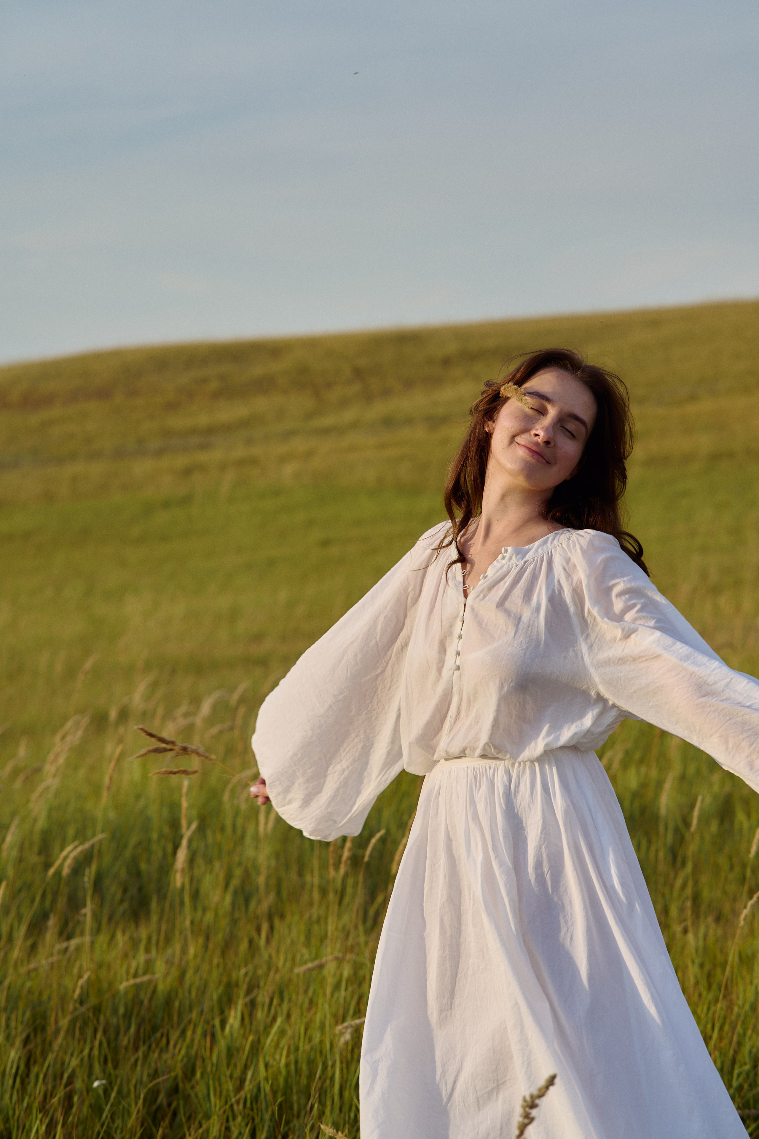 Шамиль, Аня и Марс в поле с барашками. Семейный и свадебный lifestyle-фотограф в Москве Мария Петрова