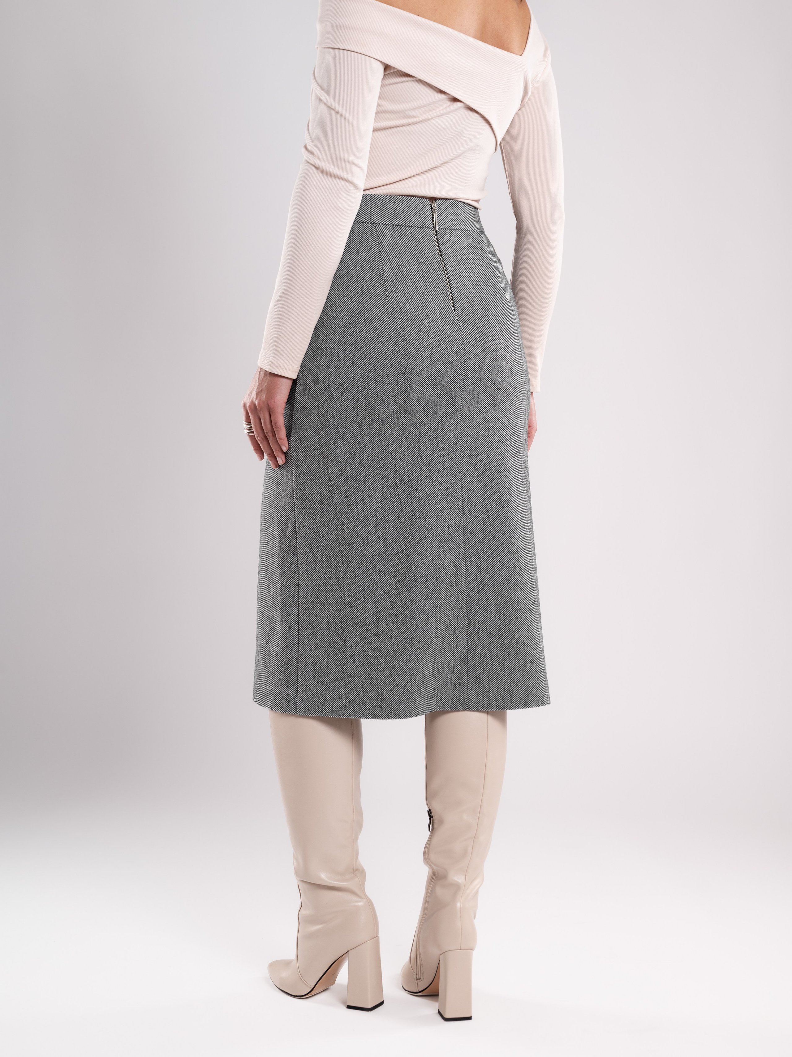 Юбки классика серый фон+интерьер. Предметный фотограф, фото для маркетплейсов Пятигорск, КМВ