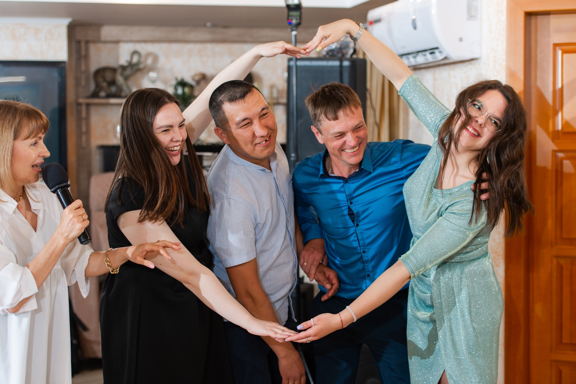 Танцующие молодожёны. Свадебный и семейный фотограф в Омске Мормулев Михаил