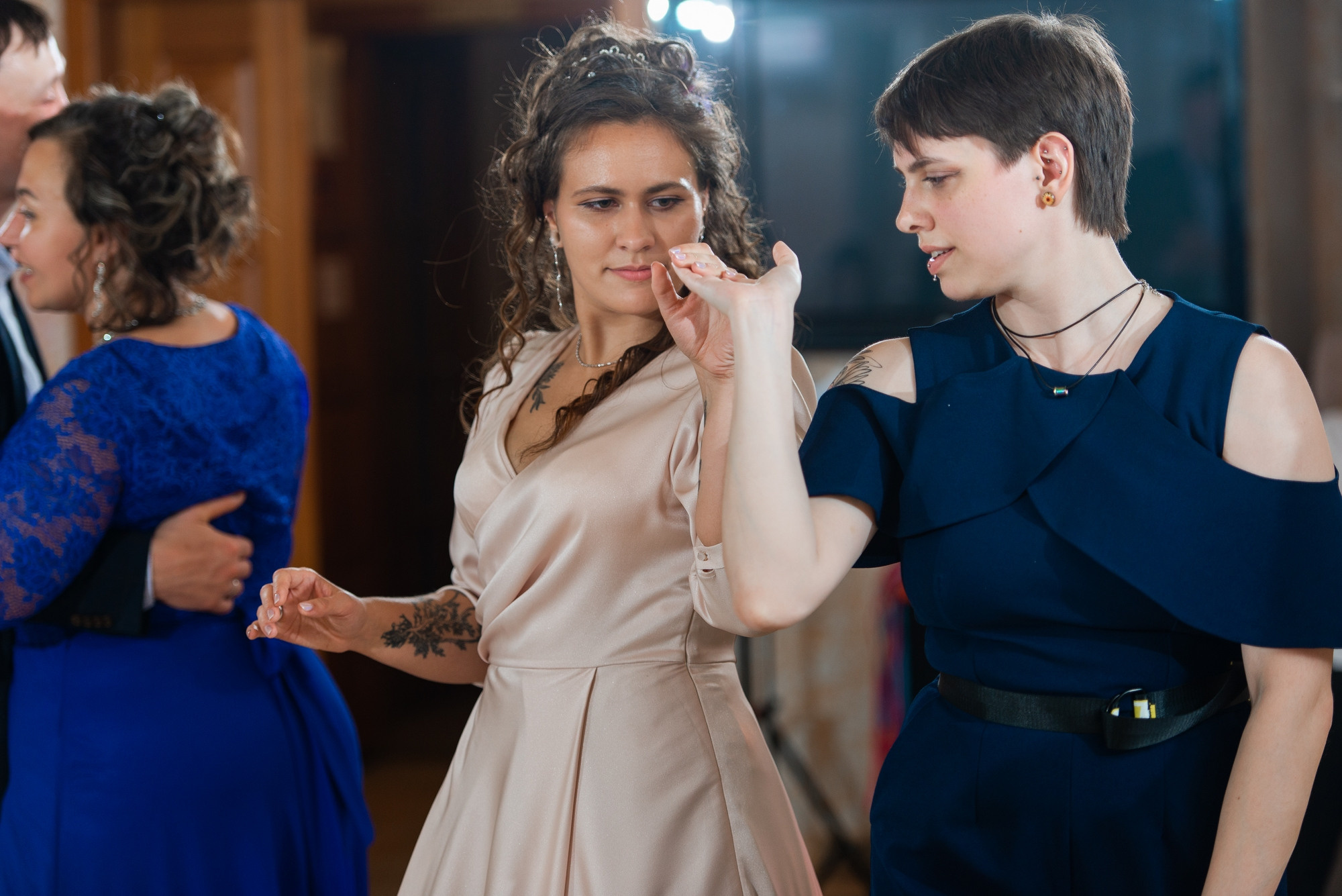 Танцующие молодожёны. Свадебный и семейный фотограф в Омске Мормулев Михаил