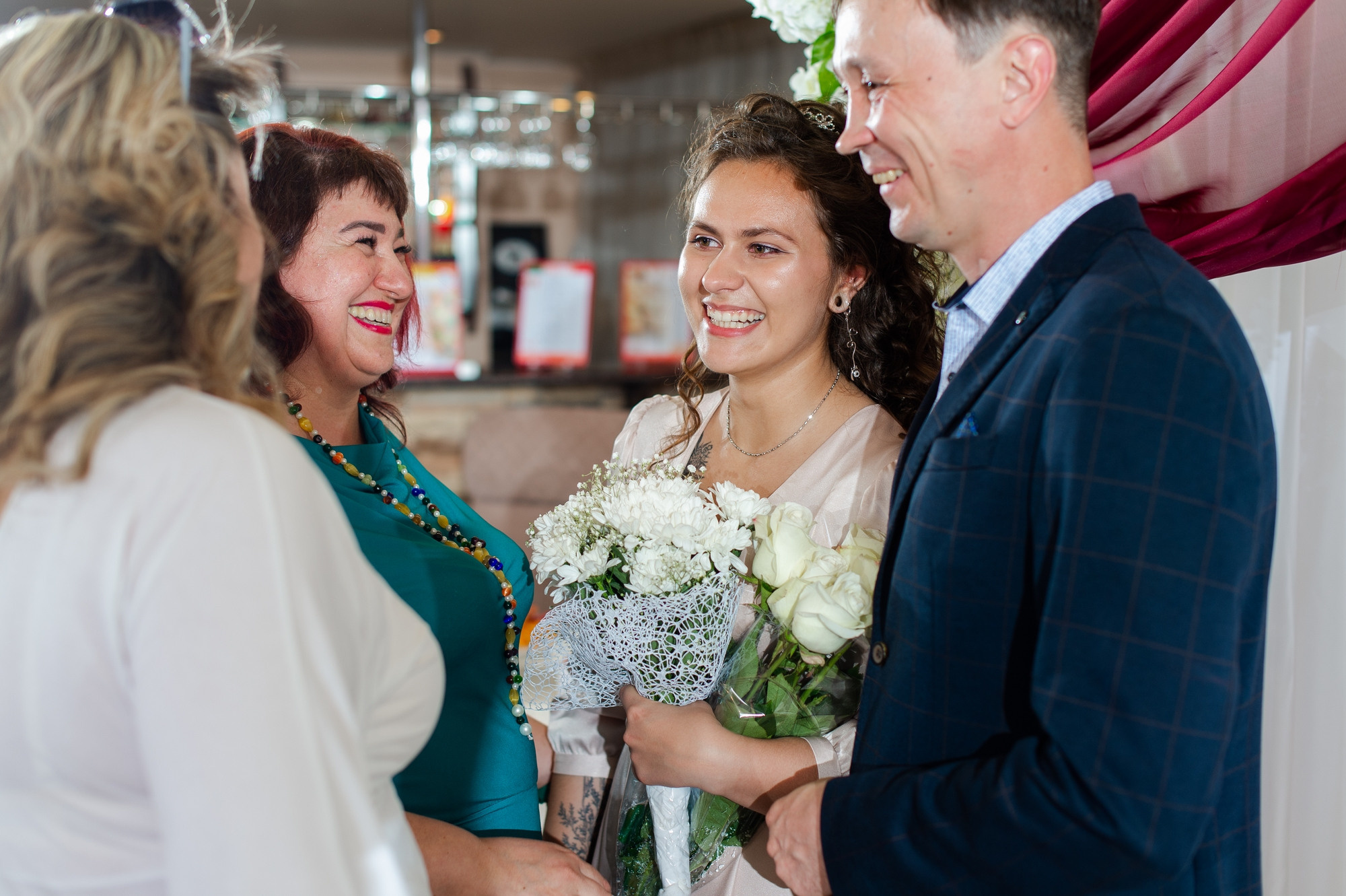 Танцующие молодожёны. Свадебный и семейный фотограф в Омске Мормулев Михаил