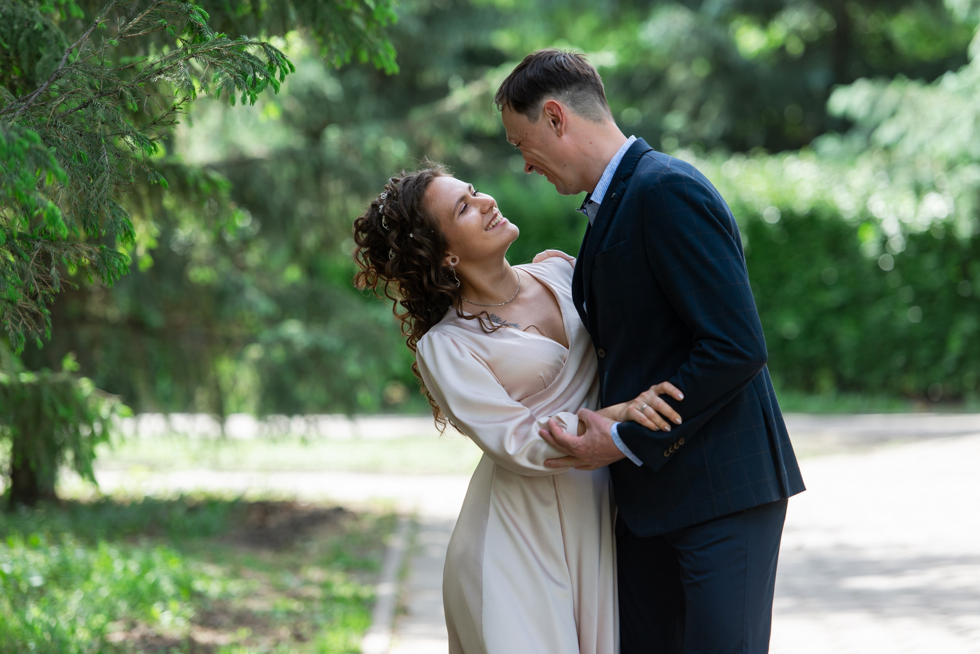 Танцующие молодожёны. Свадебный и семейный фотограф в Омске Мормулев Михаил