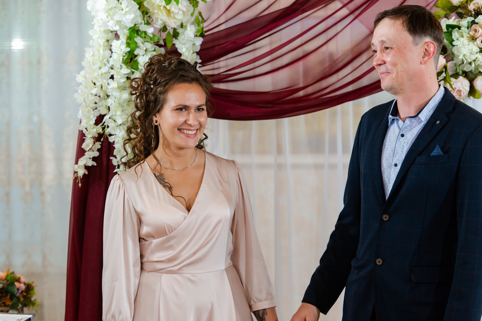 Танцующие молодожёны. Свадебный и семейный фотограф в Омске Мормулев Михаил