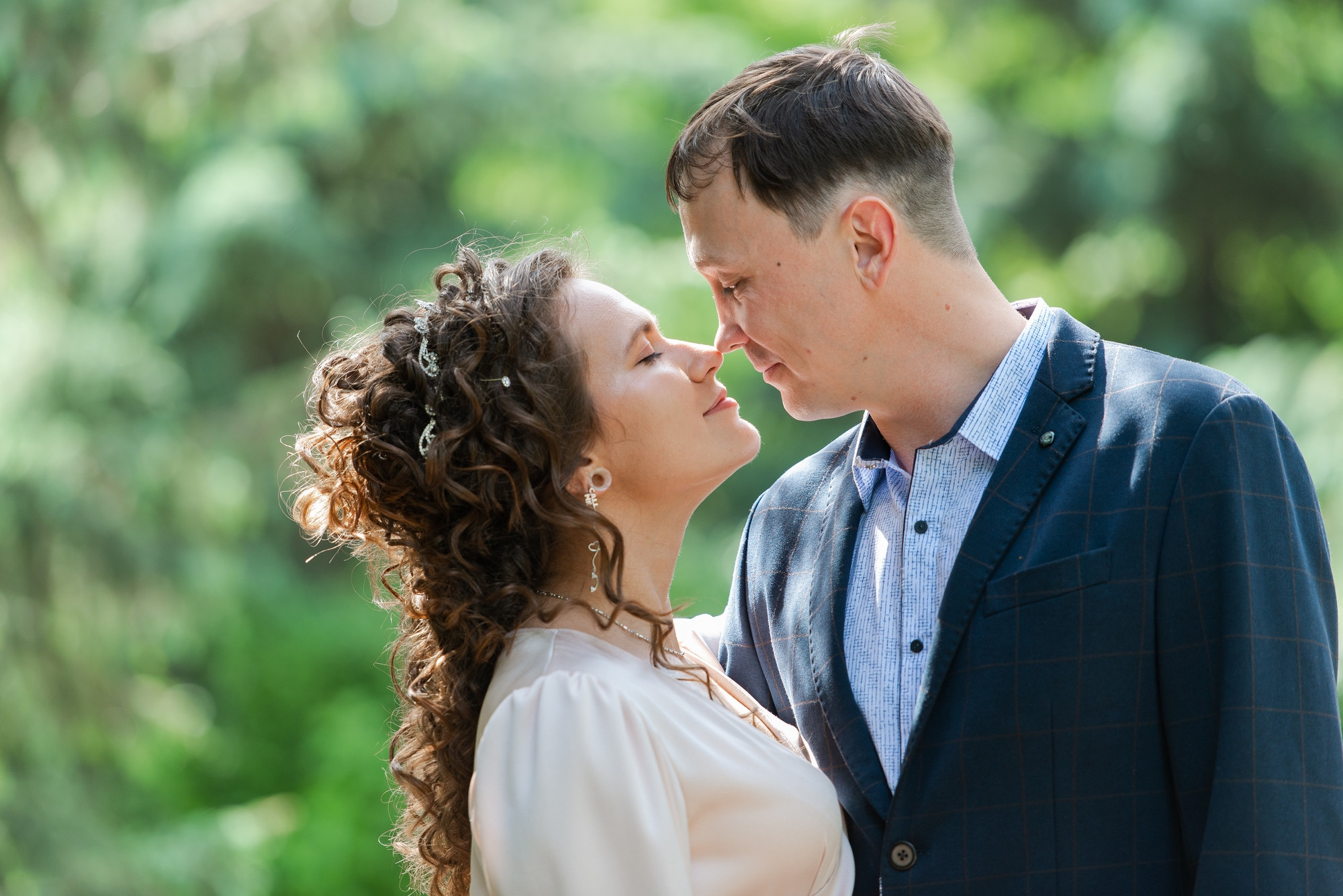 Танцующие молодожёны. Свадебный и семейный фотограф в Омске Мормулев Михаил