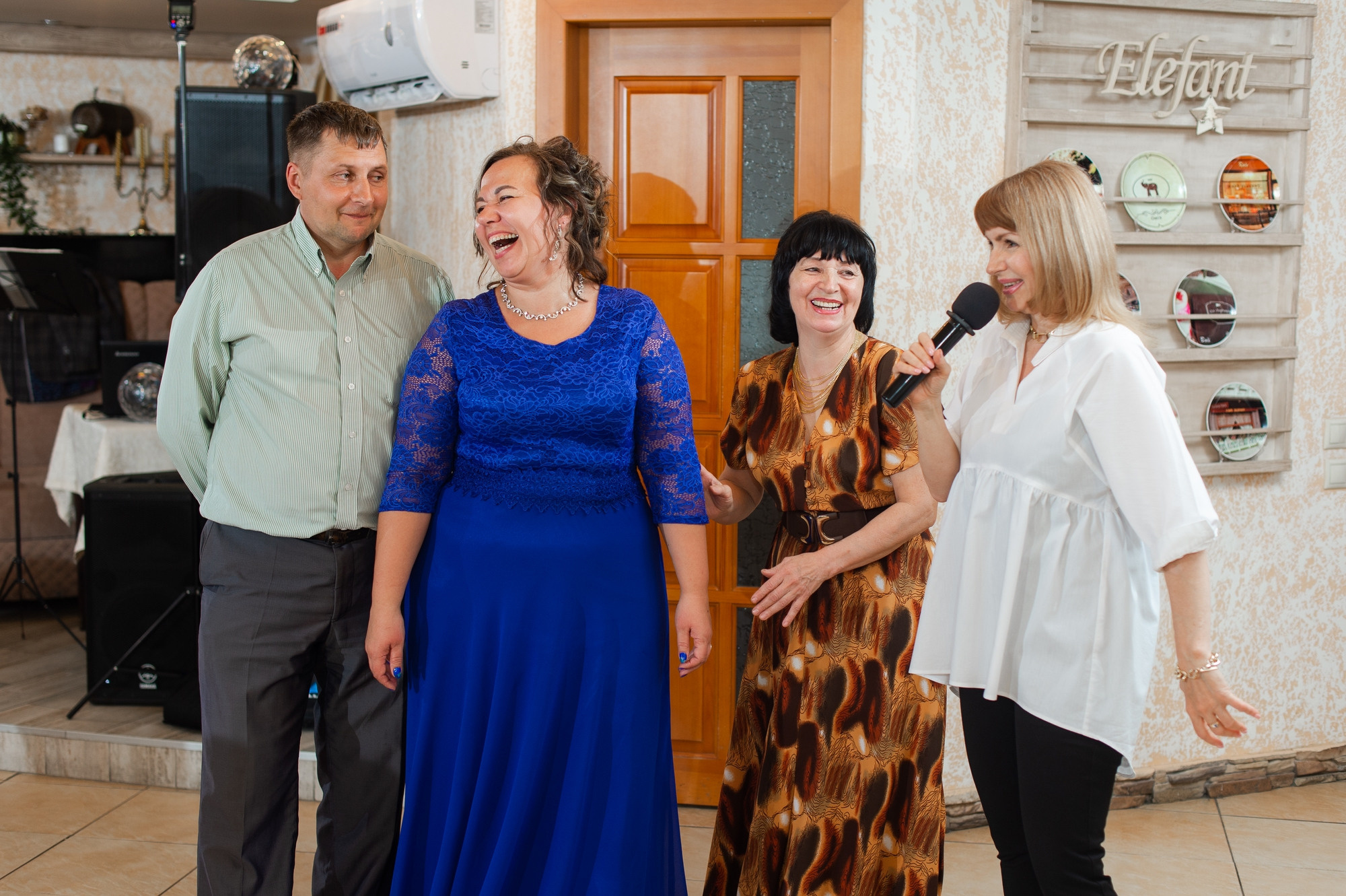 Танцующие молодожёны. Свадебный и семейный фотограф в Омске Мормулев Михаил