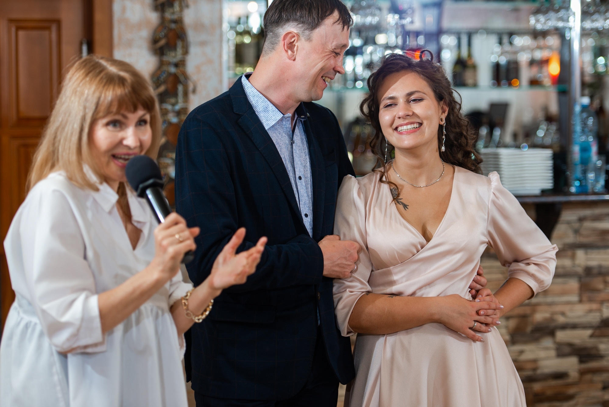 Танцующие молодожёны. Свадебный и семейный фотограф в Омске Мормулев Михаил