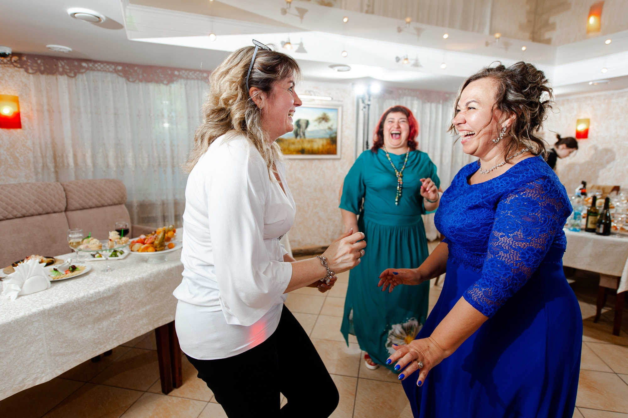 Танцующие молодожёны. Свадебный и семейный фотограф в Омске Мормулев Михаил