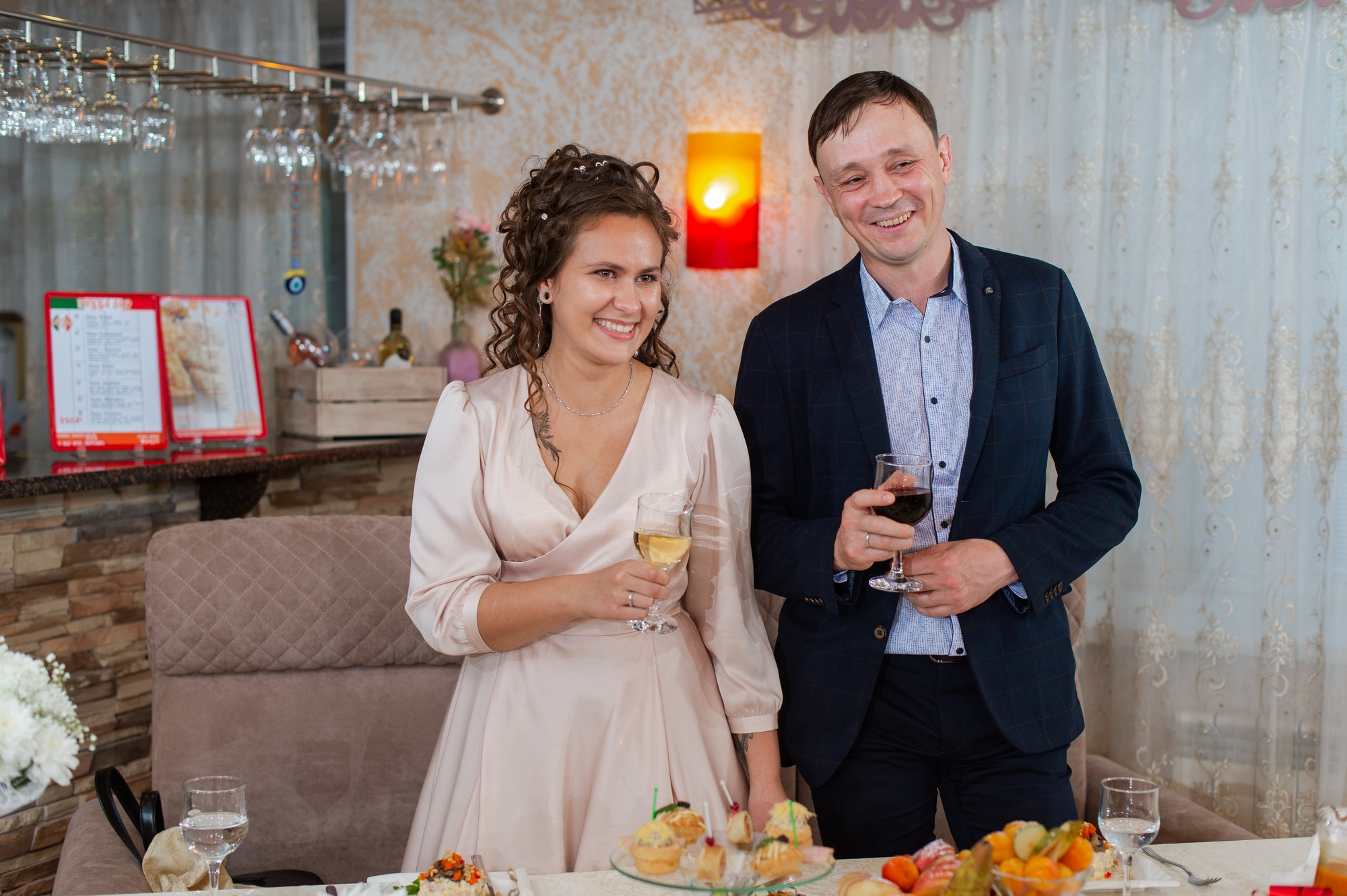 Танцующие молодожёны. Свадебный и семейный фотограф в Омске Мормулев Михаил