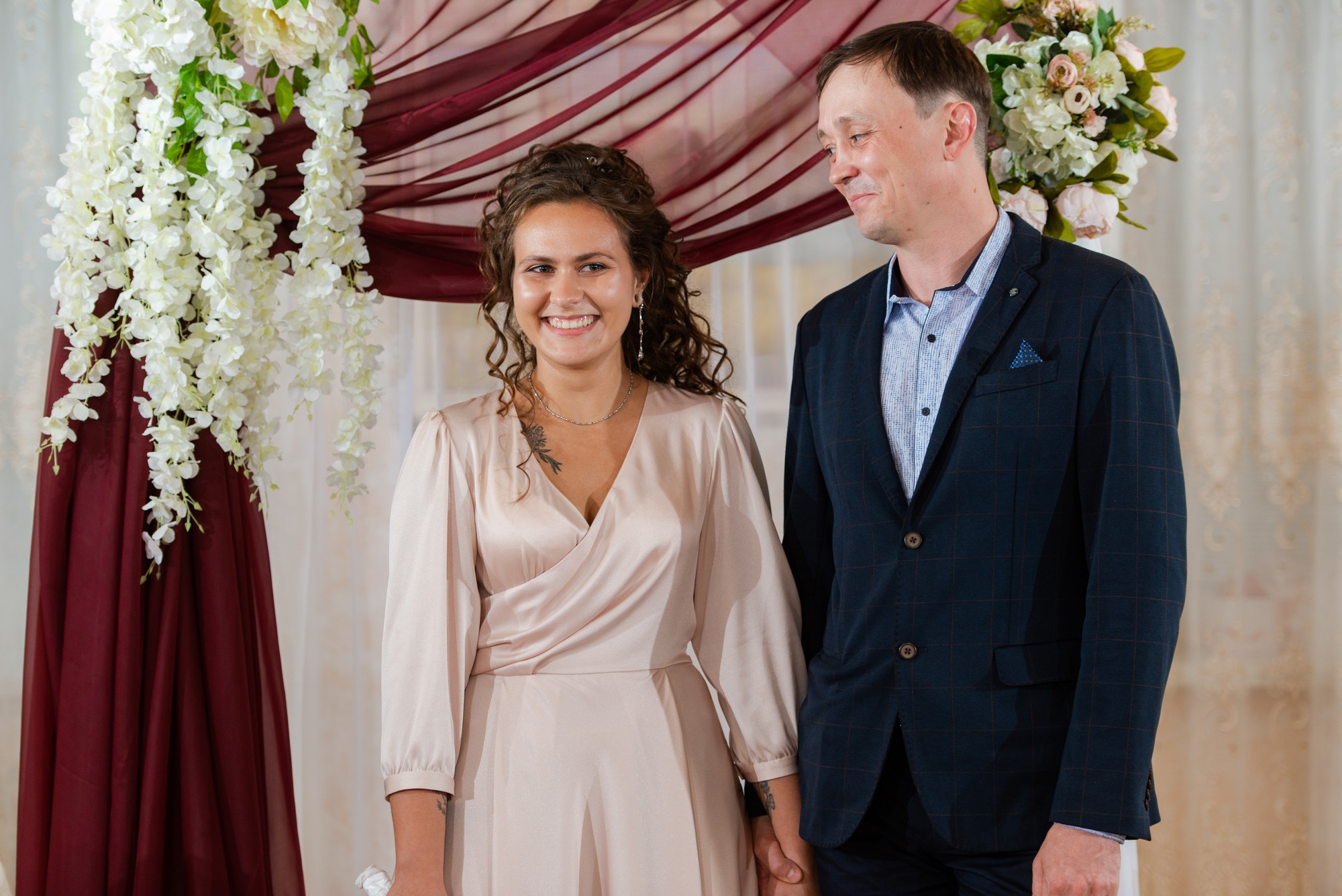 Танцующие молодожёны. Свадебный и семейный фотограф в Омске Мормулев Михаил