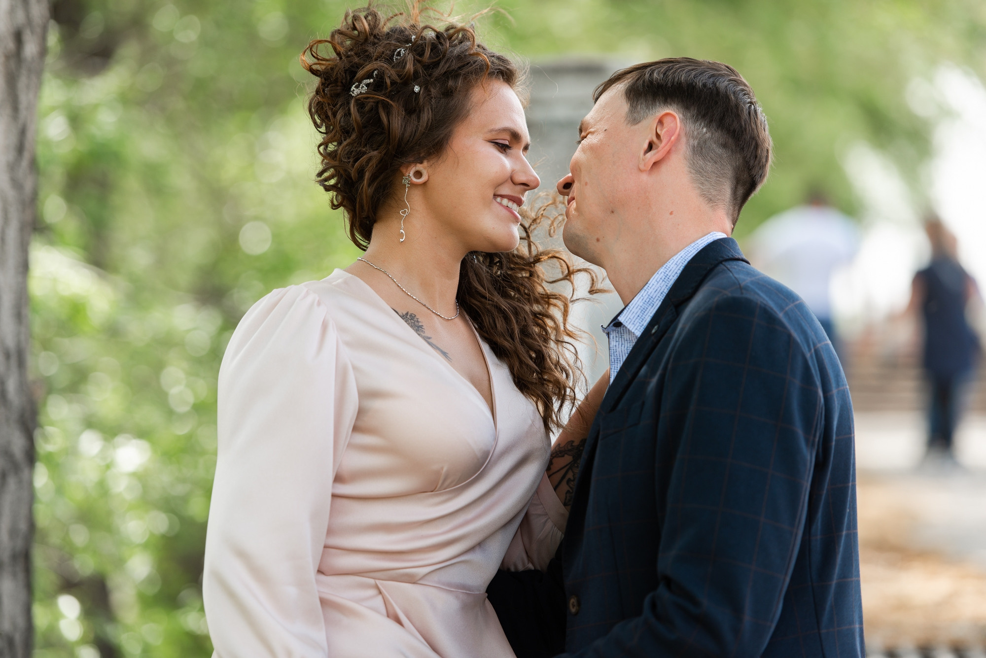 Танцующие молодожёны. Свадебный и семейный фотограф в Омске Мормулев Михаил