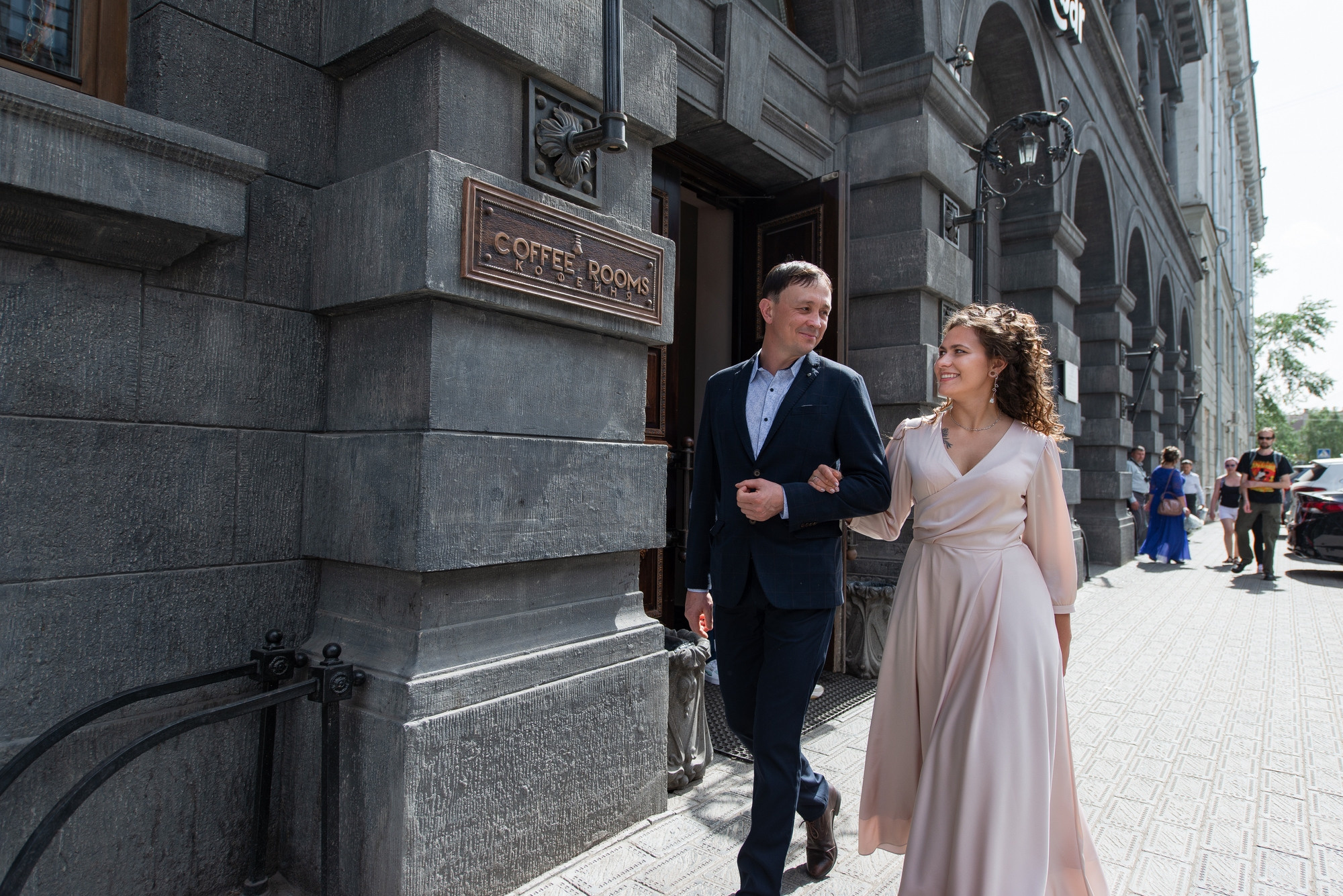 Танцующие молодожёны. Свадебный и семейный фотограф в Омске Мормулев Михаил