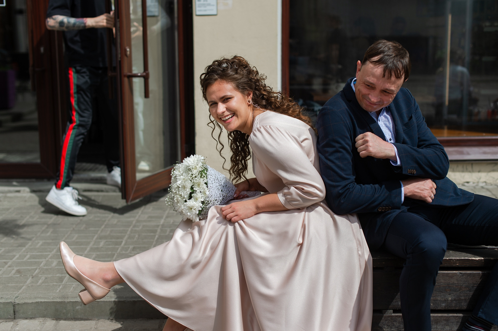 Танцующие молодожёны. Свадебный и семейный фотограф в Омске Мормулев Михаил