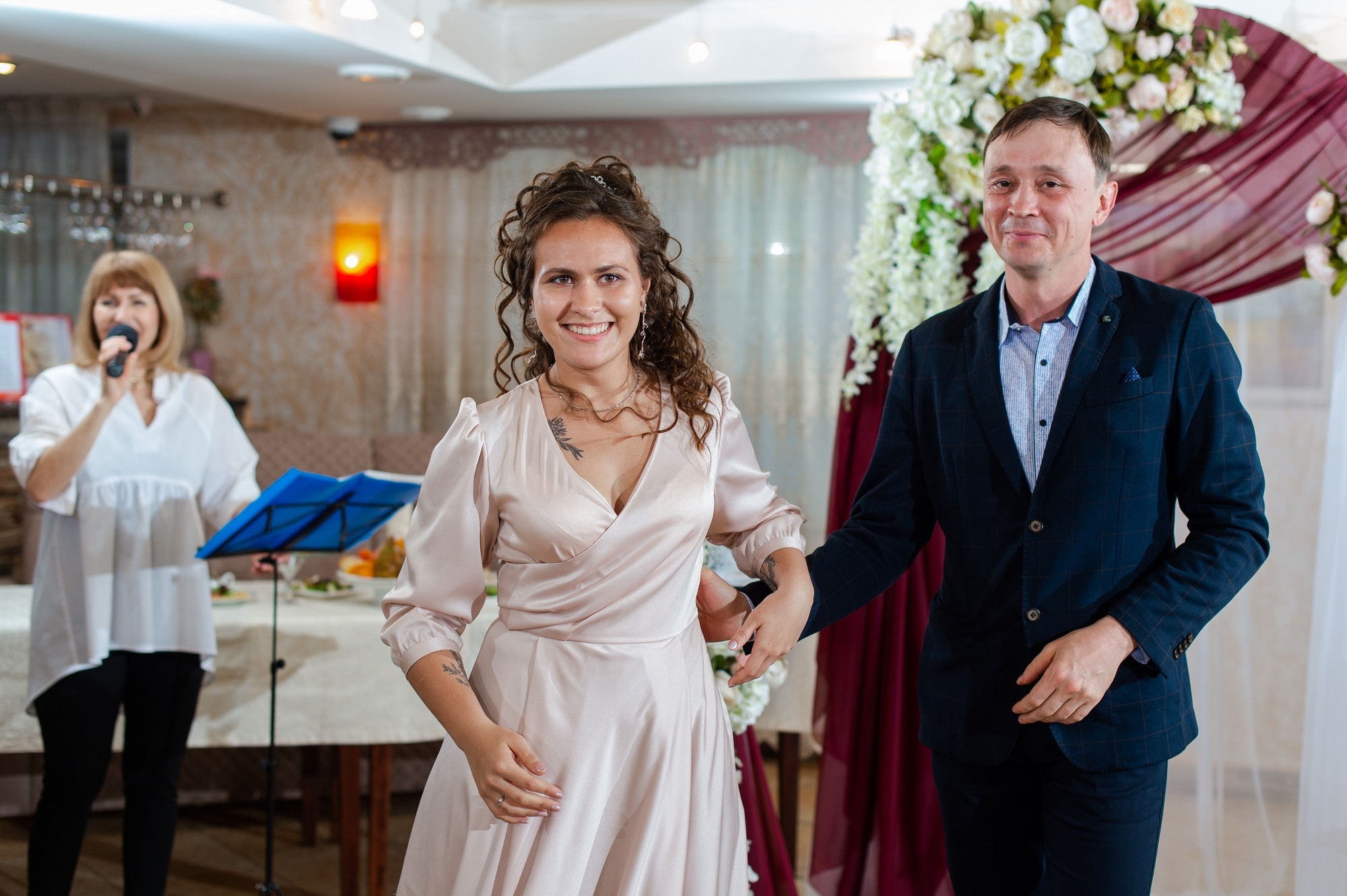 Танцующие молодожёны. Свадебный и семейный фотограф в Омске Мормулев Михаил