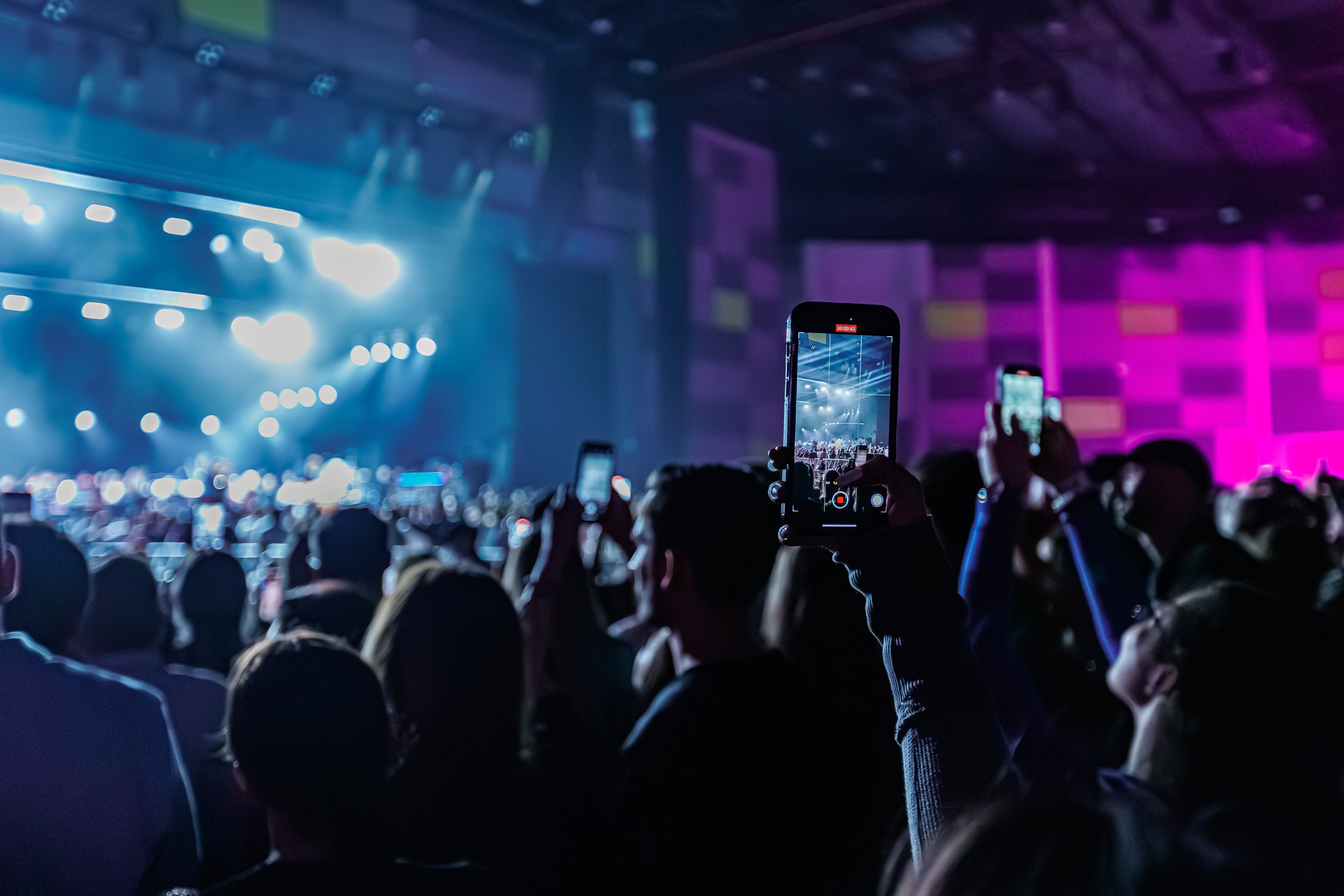 Concert Photography in Dubai — Anton Belyaev Live Performance. Evgen Yatsenko — Photographer in Dubai