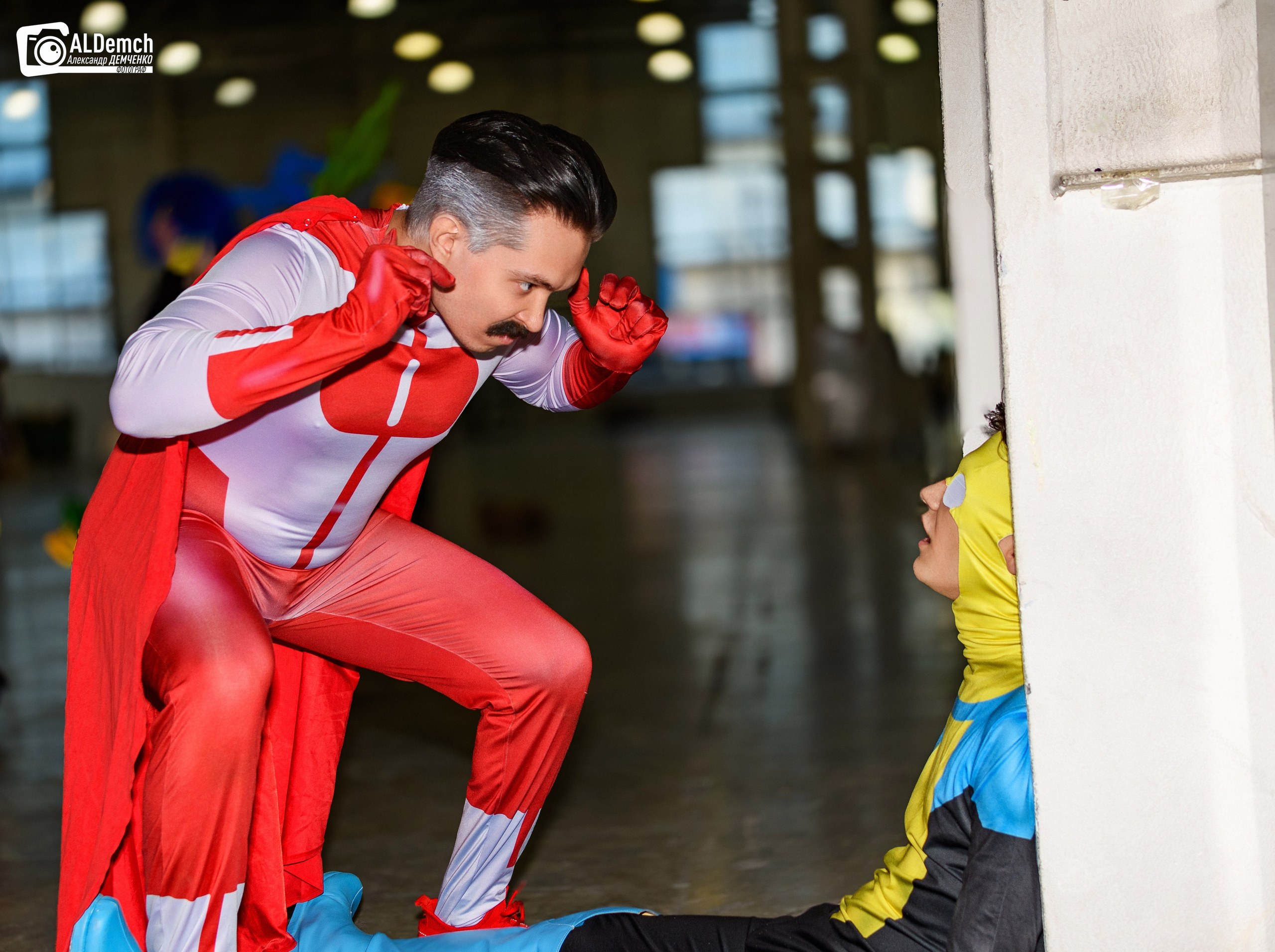 Неуязвимый и Омни-Мэн косплей фотосессия в Москве