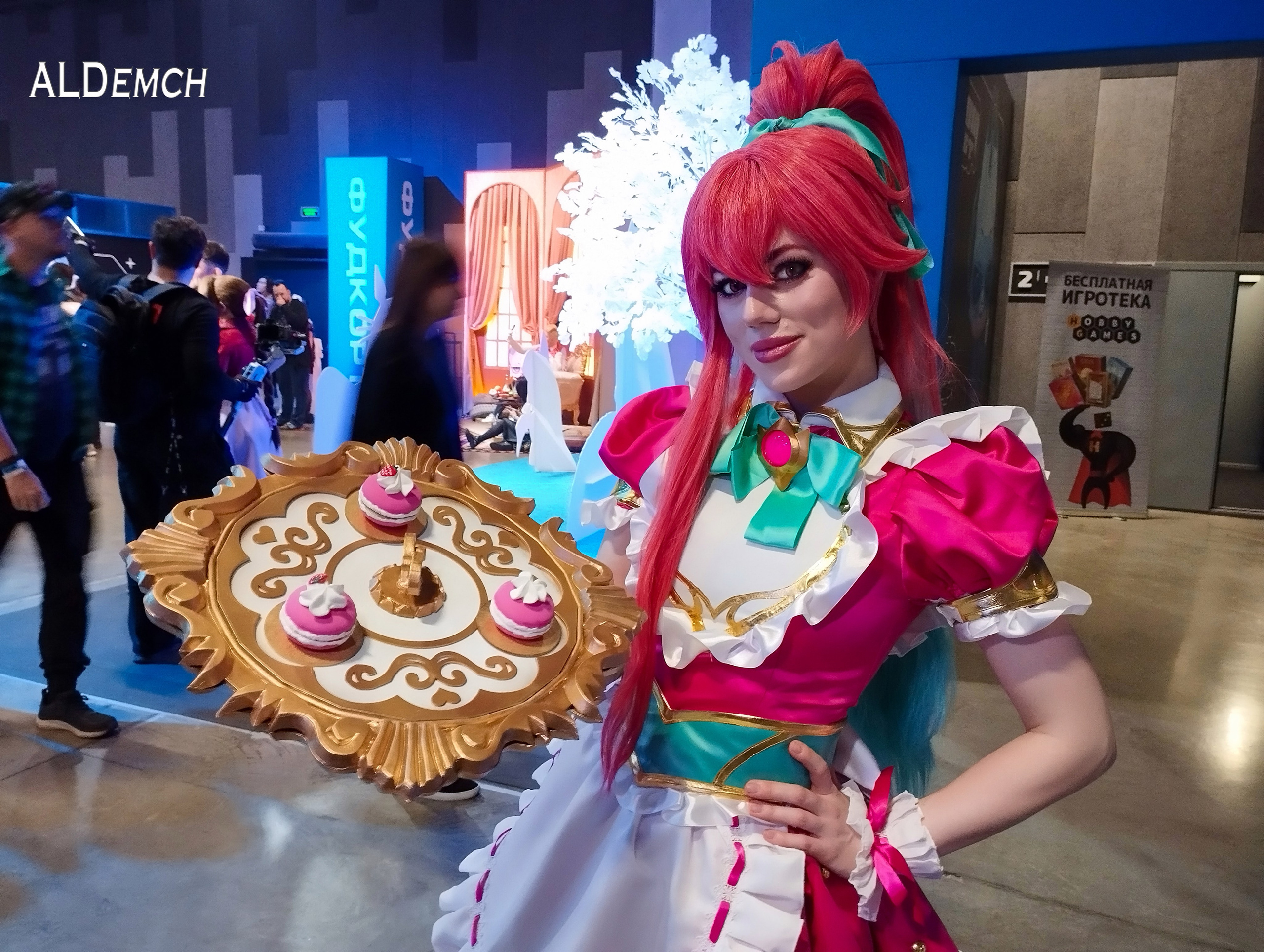 Аниме картинки персонажей и косплей фото в России Москве